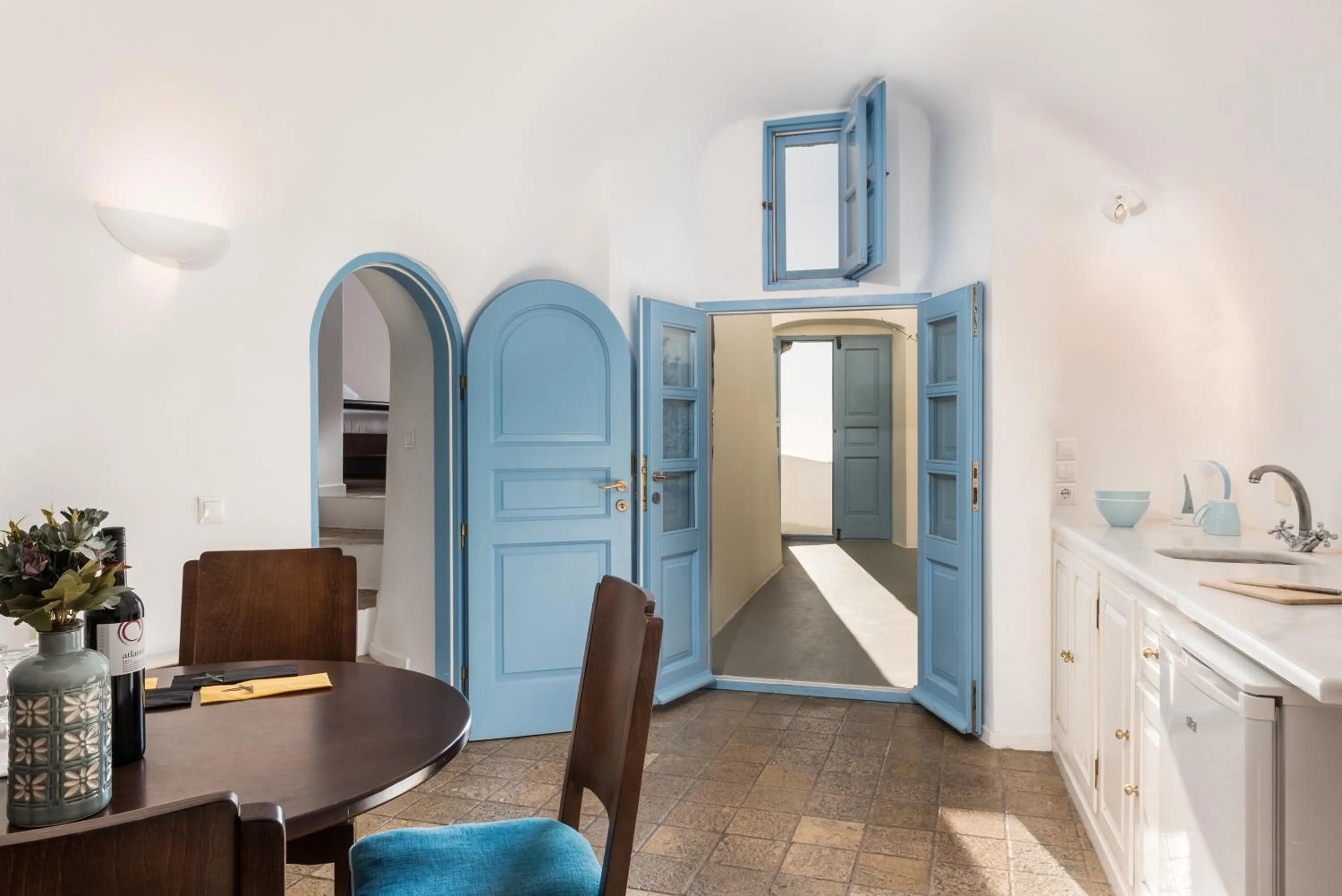 Kitchen or kitchenette in Pantelia Suites