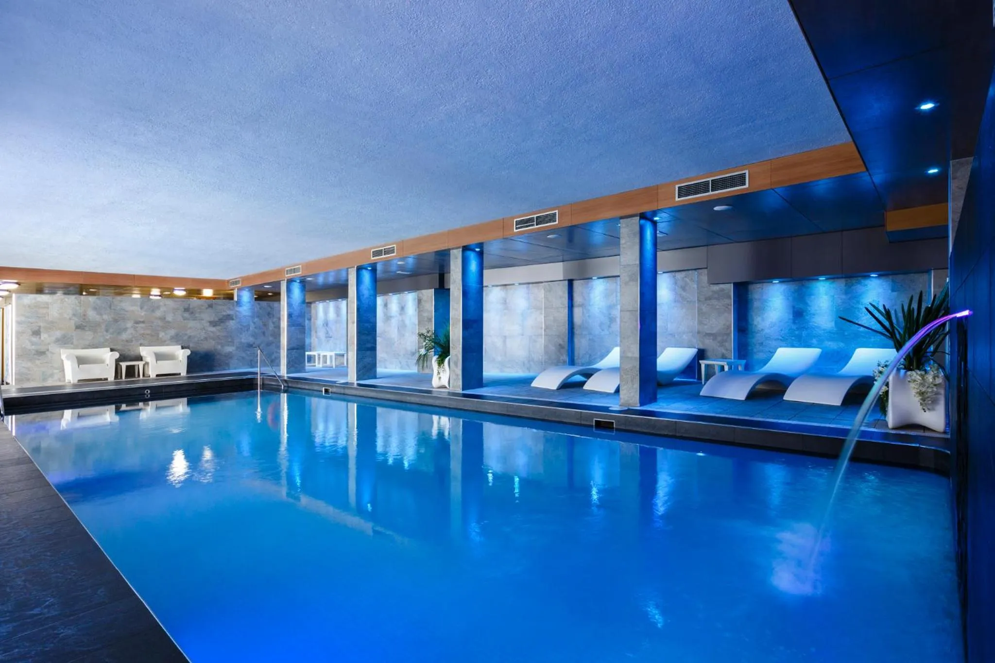 Swimming pool in Hotel Anabel