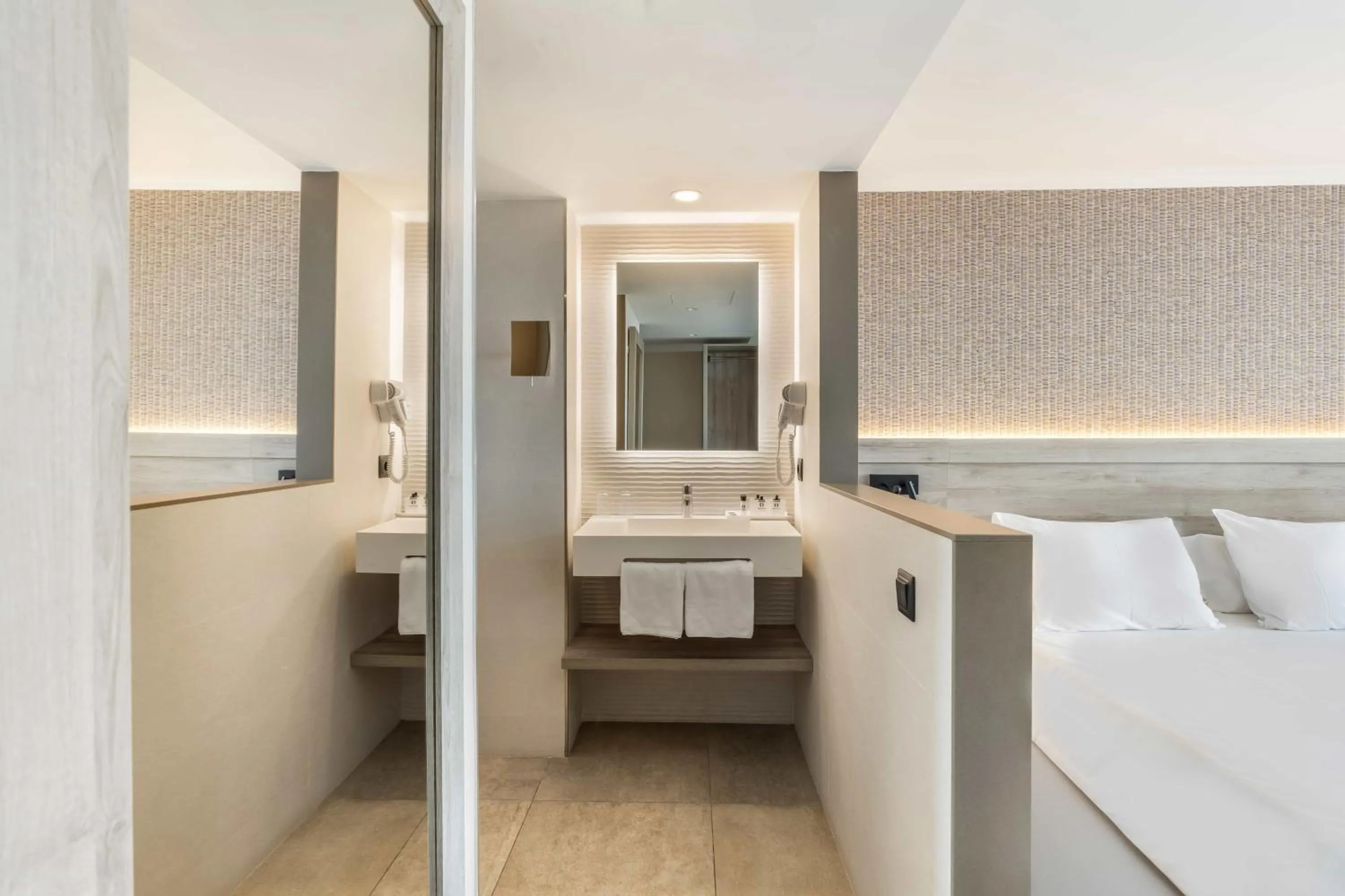 Bed in Hotel Metropol