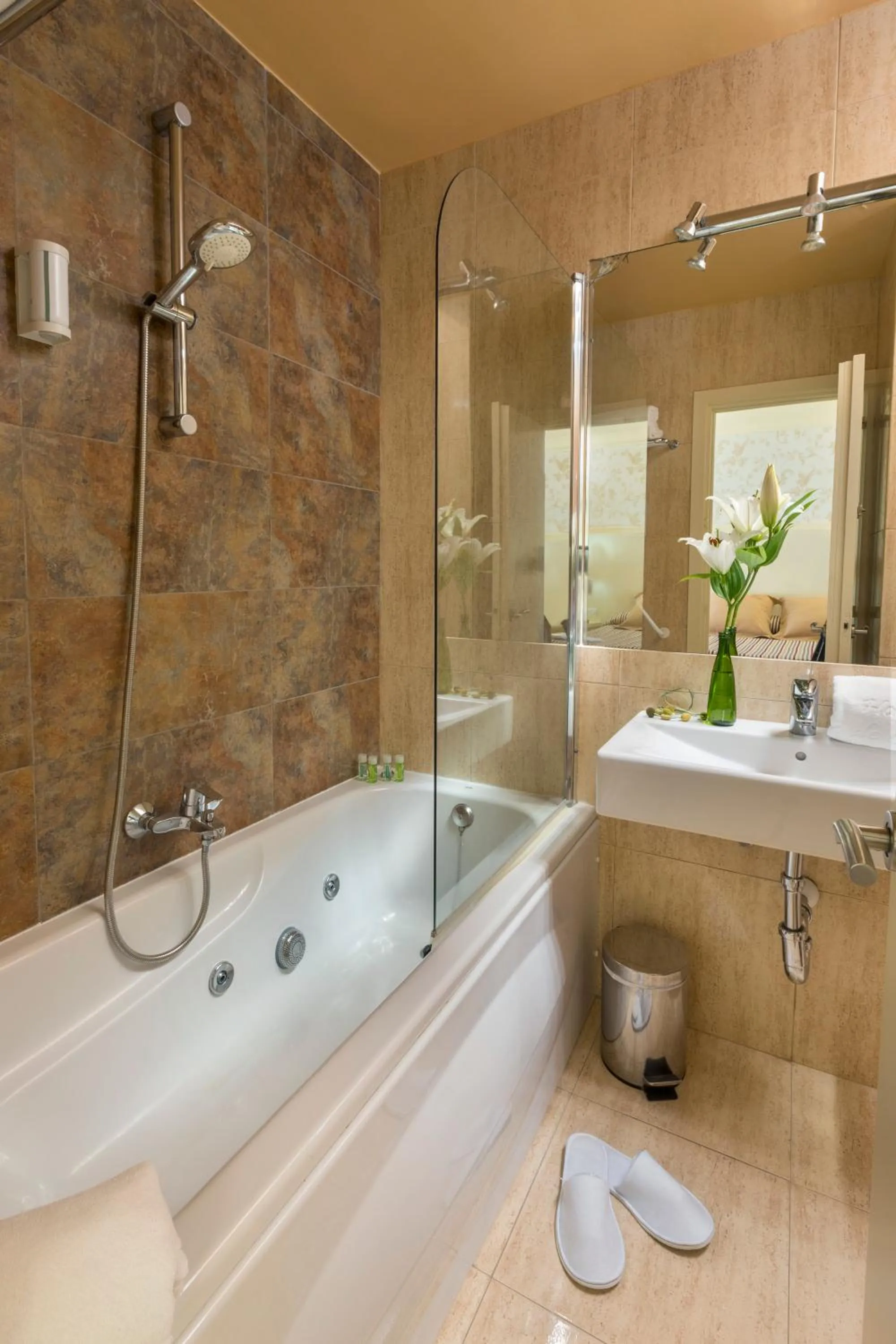 Hot Tub in Hotel Spa Cap de Creus