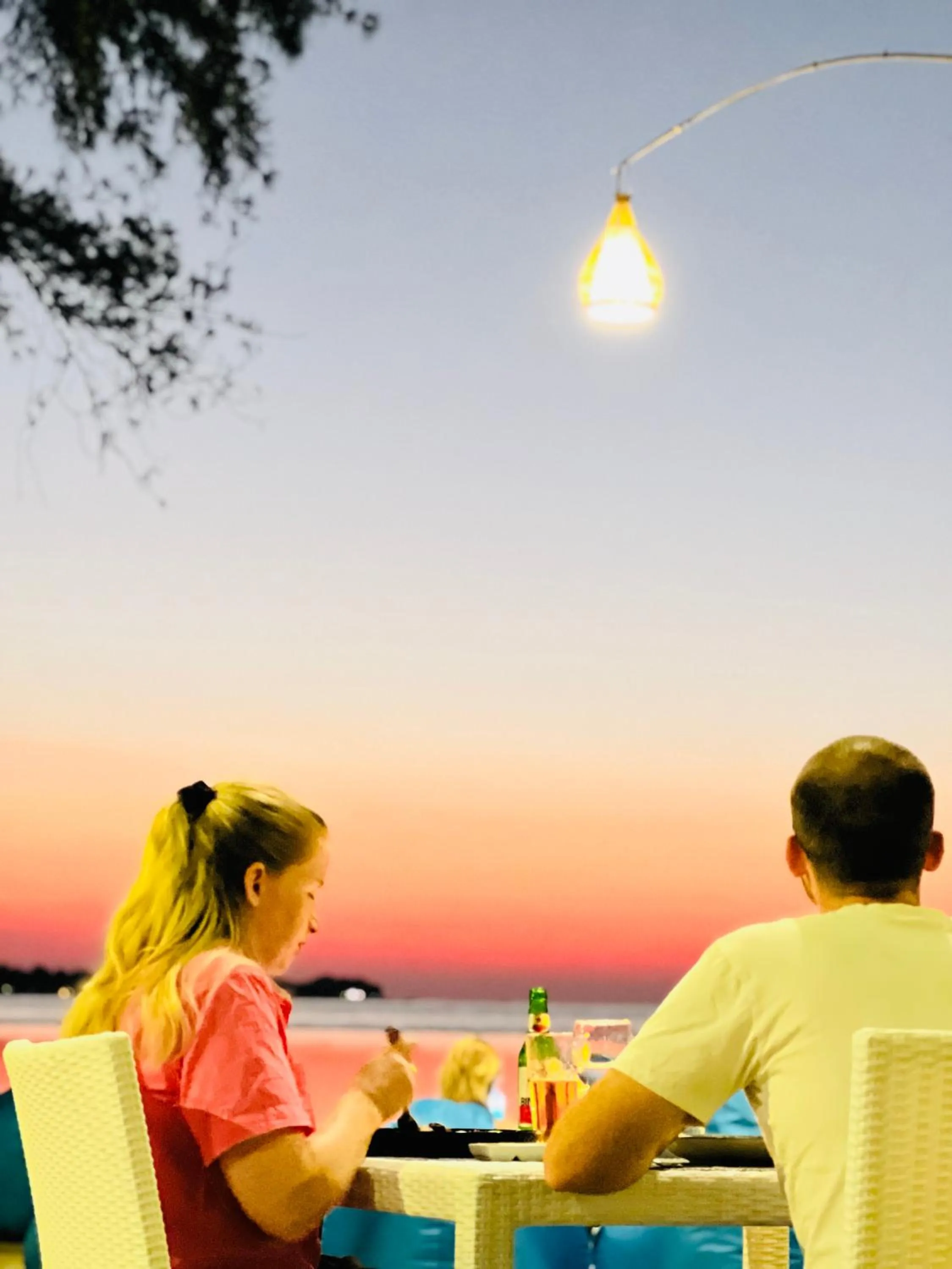 Restaurant/places to eat in Formosa Beach Club & Bungalow