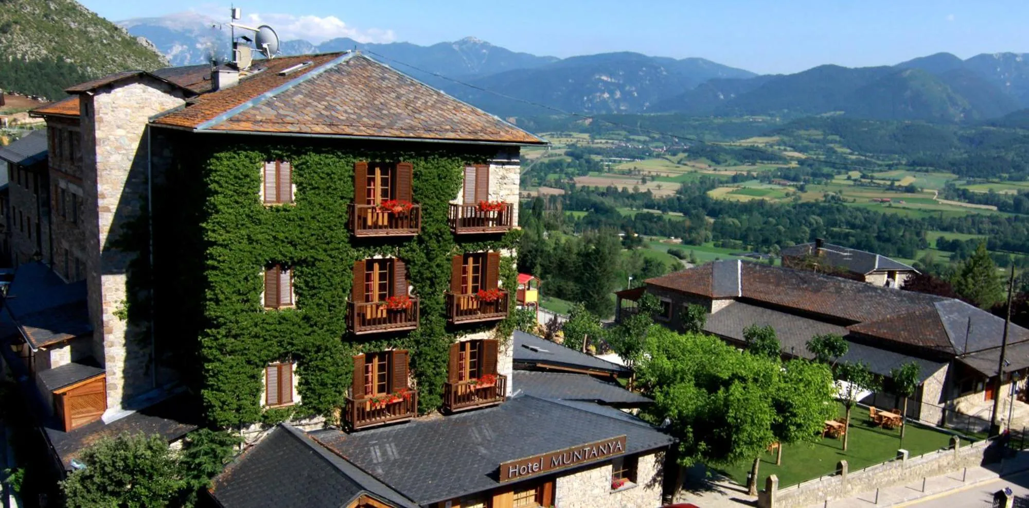 Facade/entrance in Cerdanya Viva Ecoestades