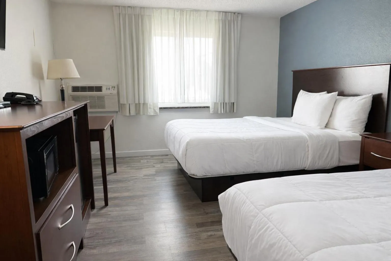 Bedroom, Bed in Hotel 8