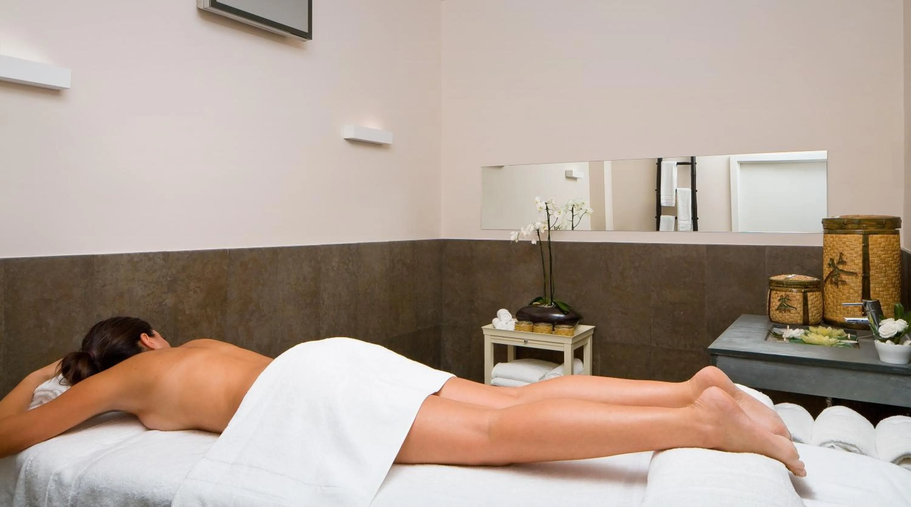 Massage in AZZ Castellar Hacienda El Alcornocal