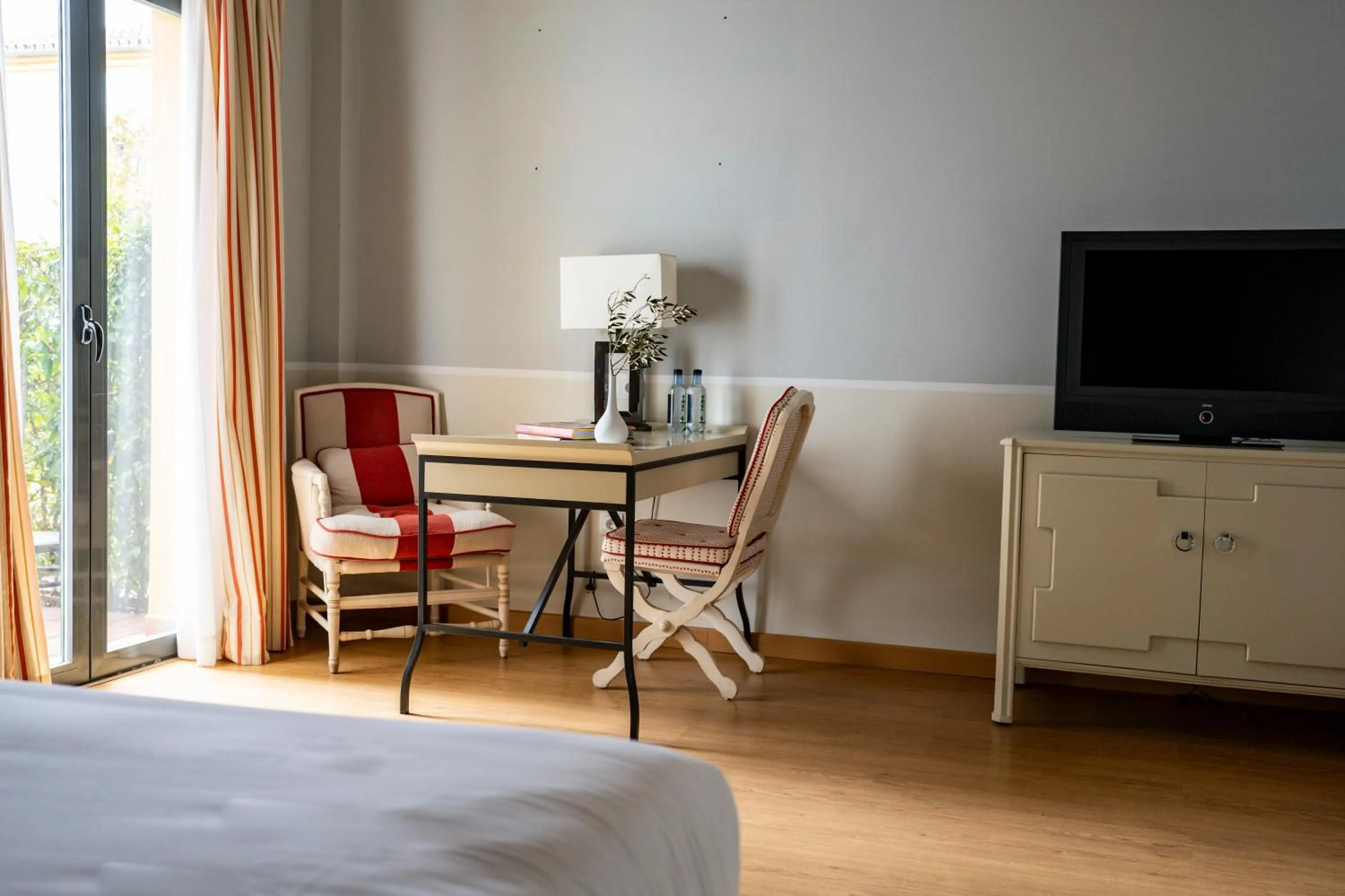 Photo of the whole room in Hacienda El Alcornocal