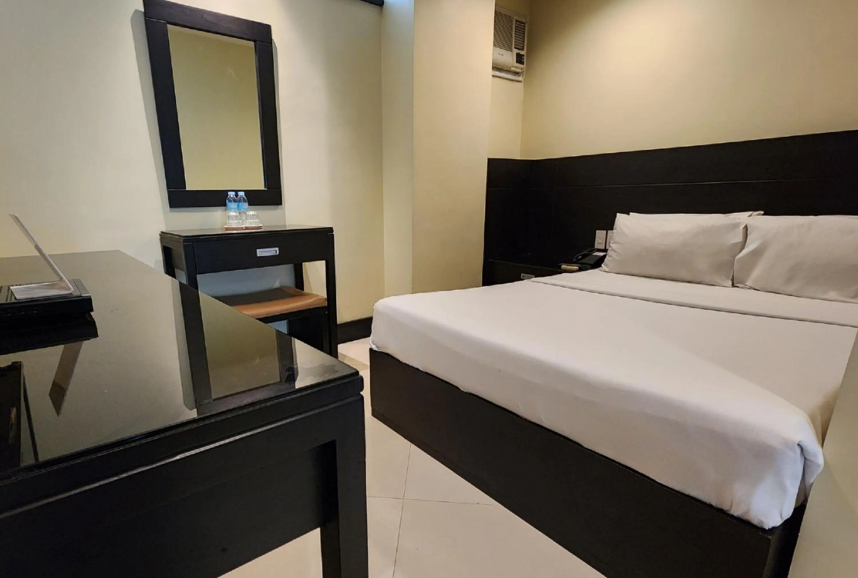 Bed in Green Glass Hotel