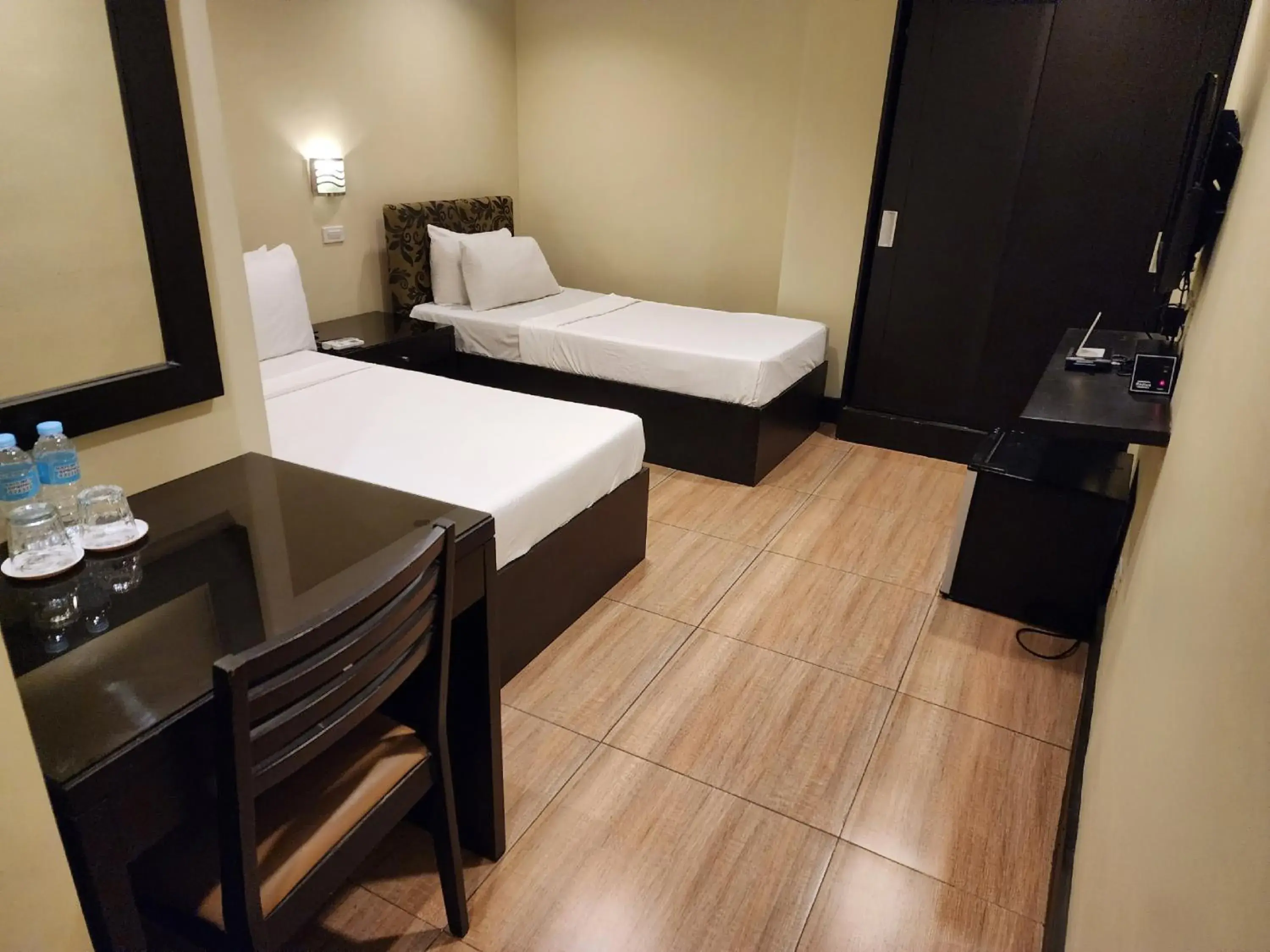 Deluxe Twin Room in Green Glass Hotel Deluxe Twin Room in Green Glass Hotel