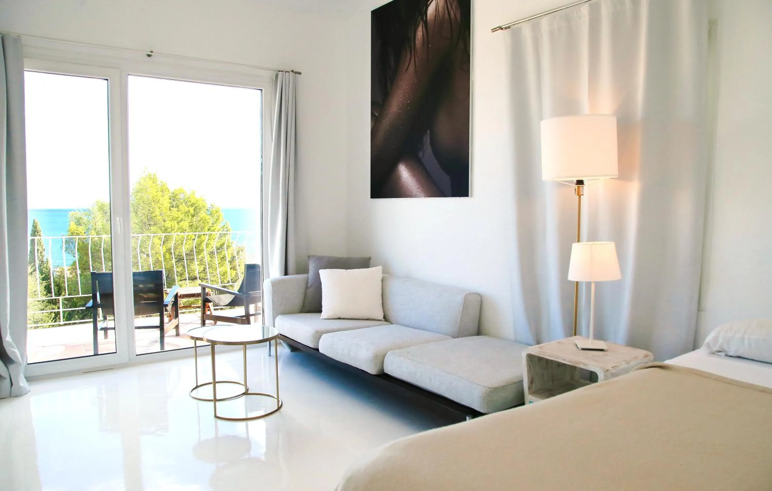 Living room, Bed in Hotel Zhero