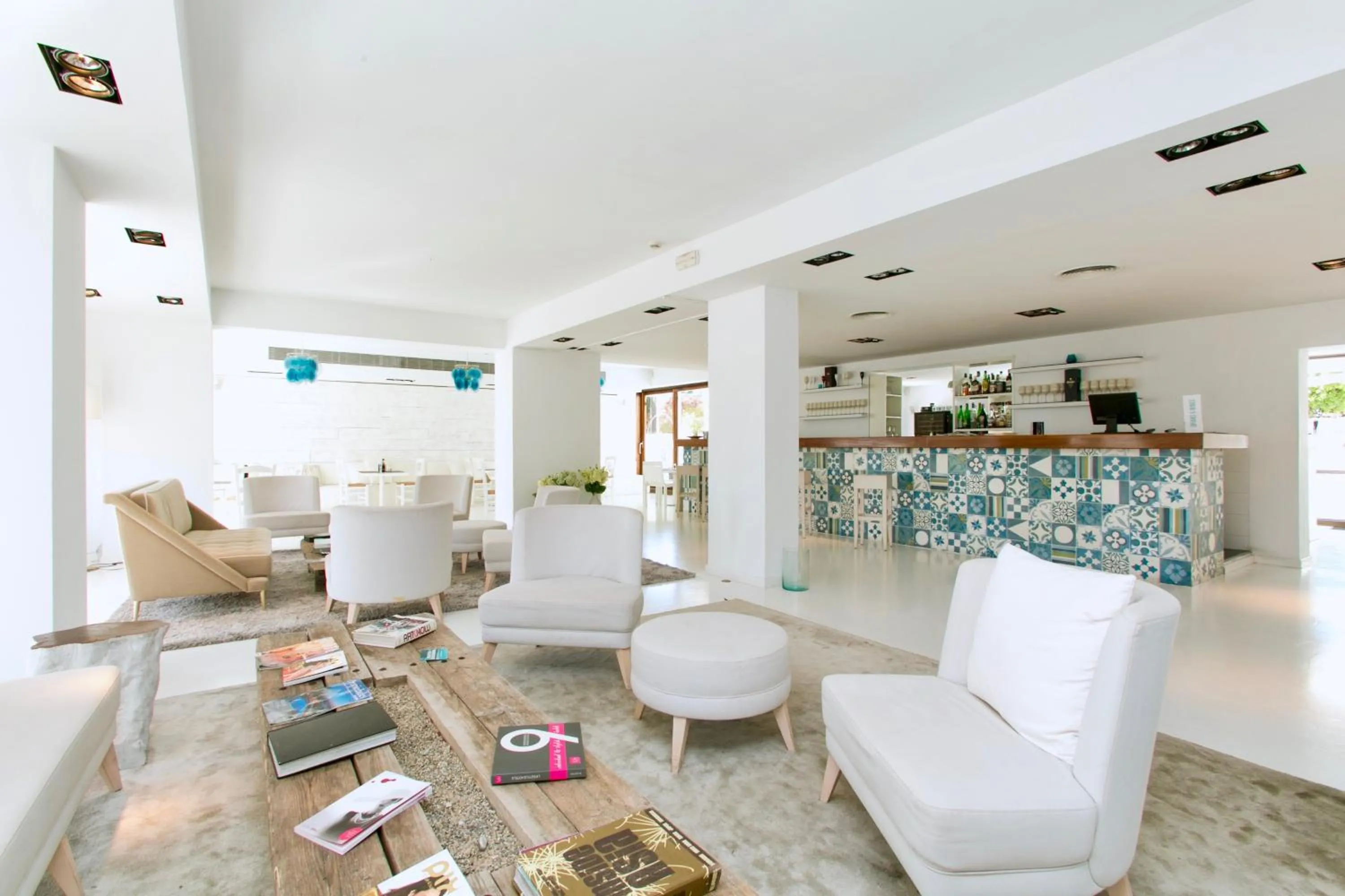 Restaurant/places to eat in Hotel Zhero