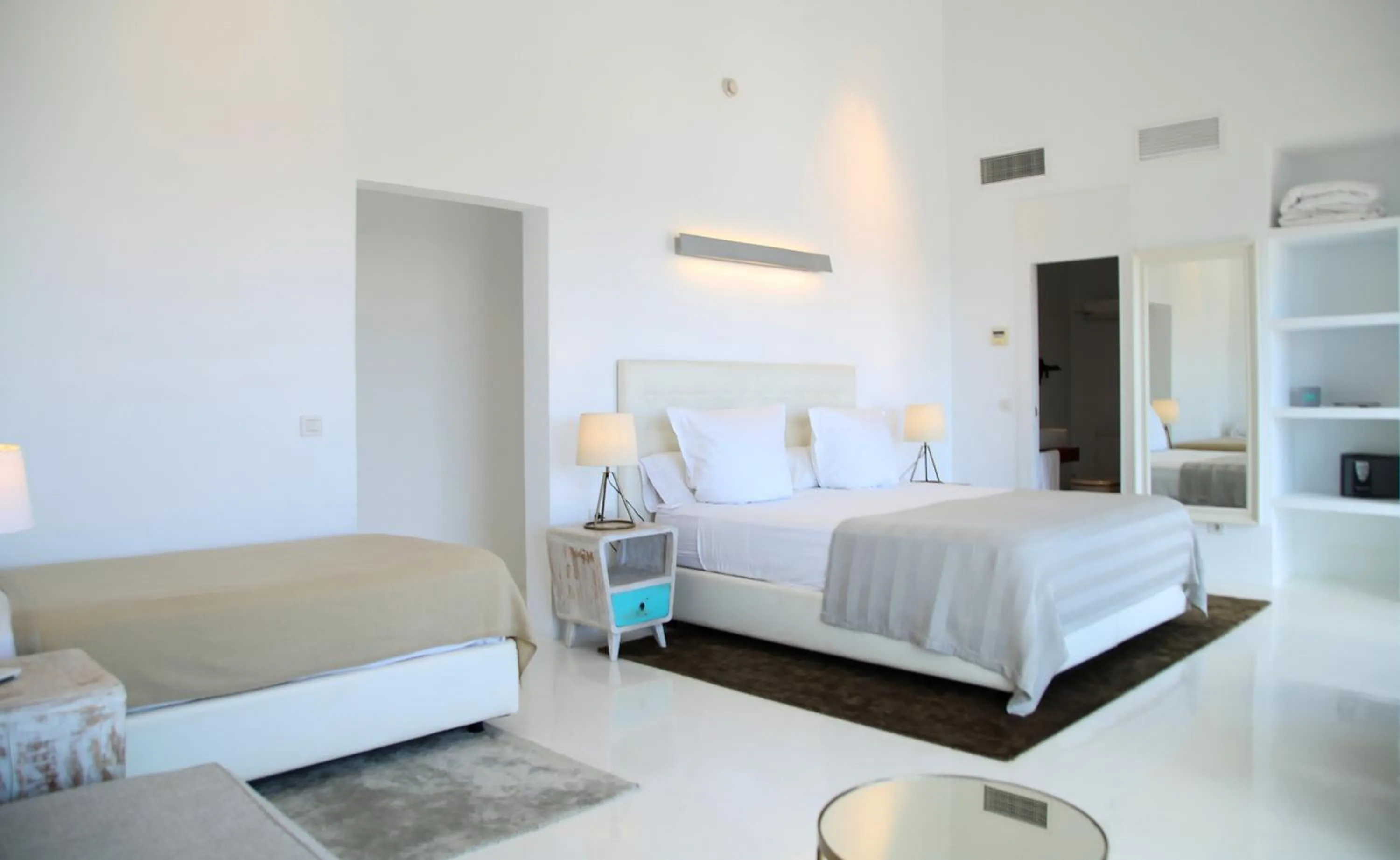 Bathroom, Bed in Hotel Zhero