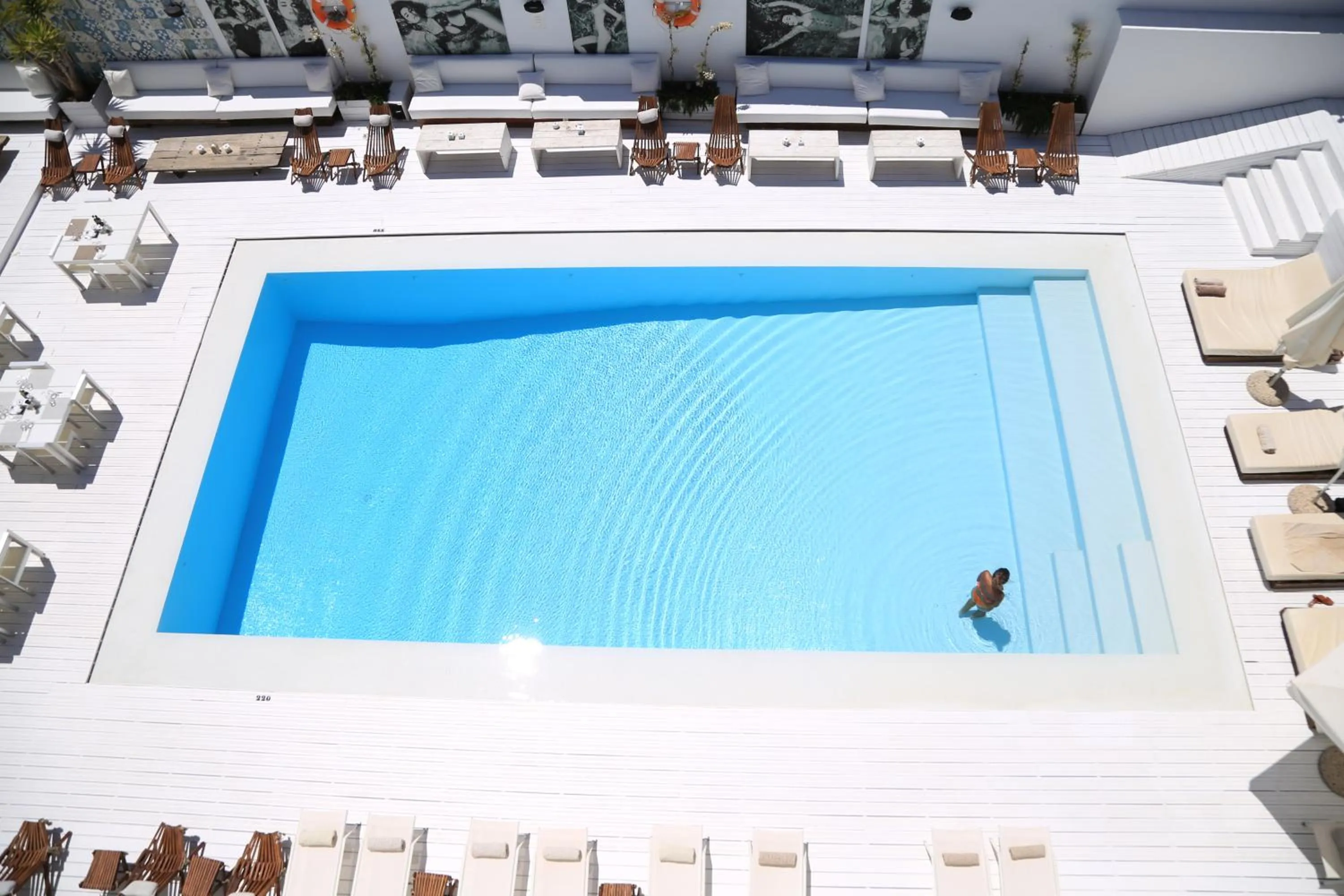 Swimming pool in Hotel Zhero