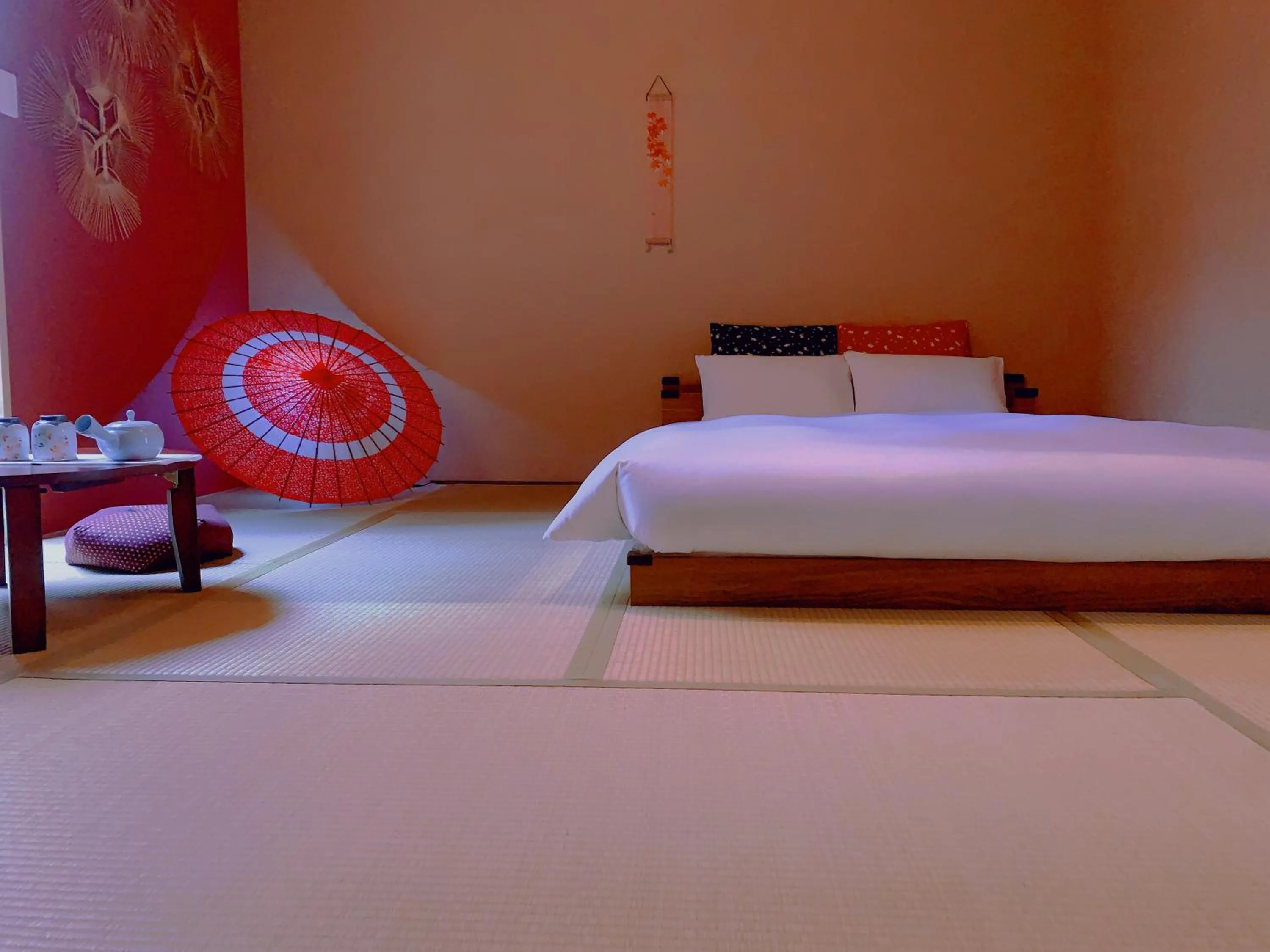 Bed in 桃夭庵 touyouan momo house kujo 一棟貸切