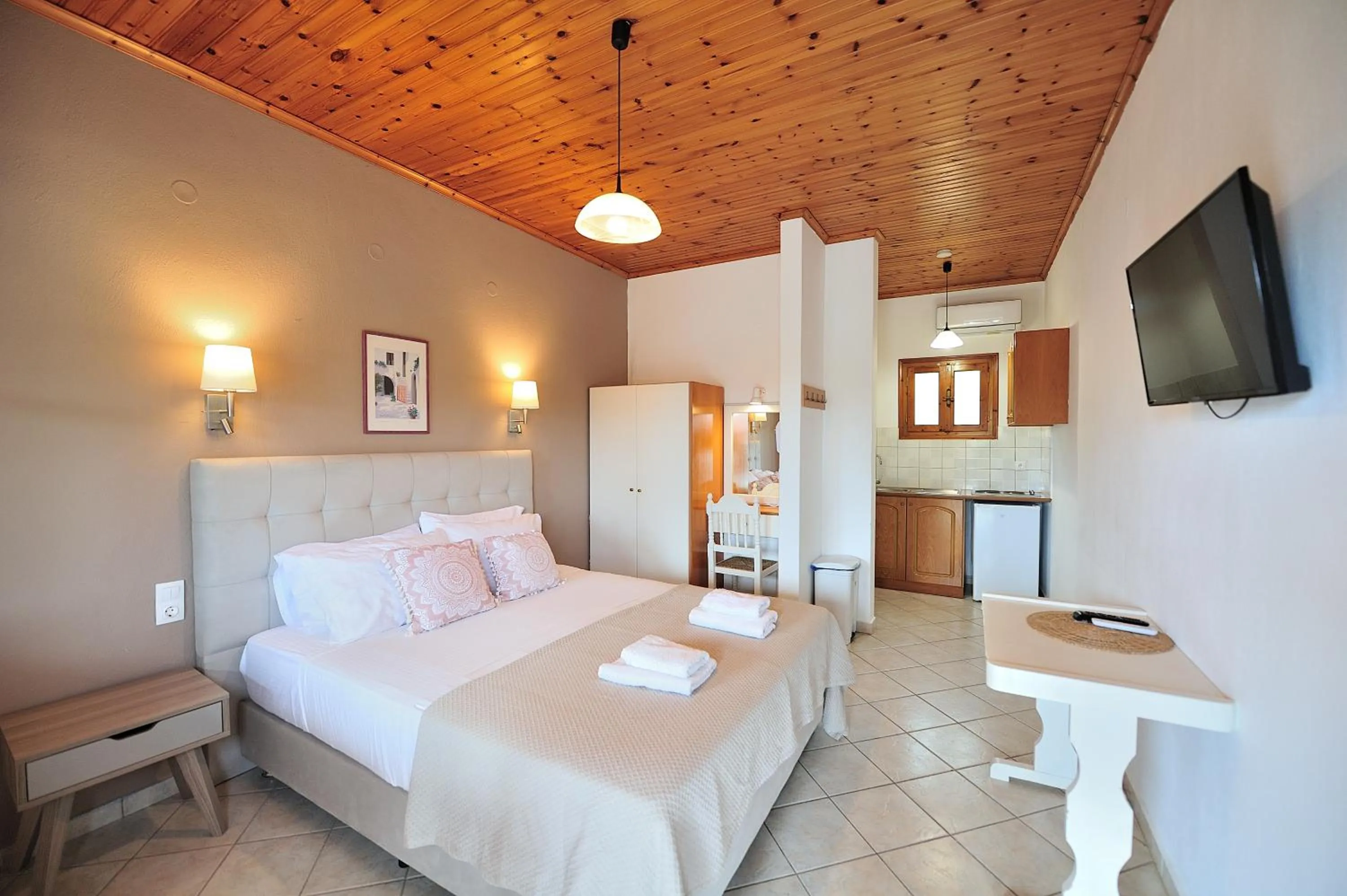 Bedroom, Bed in Vista Mare Skiathos