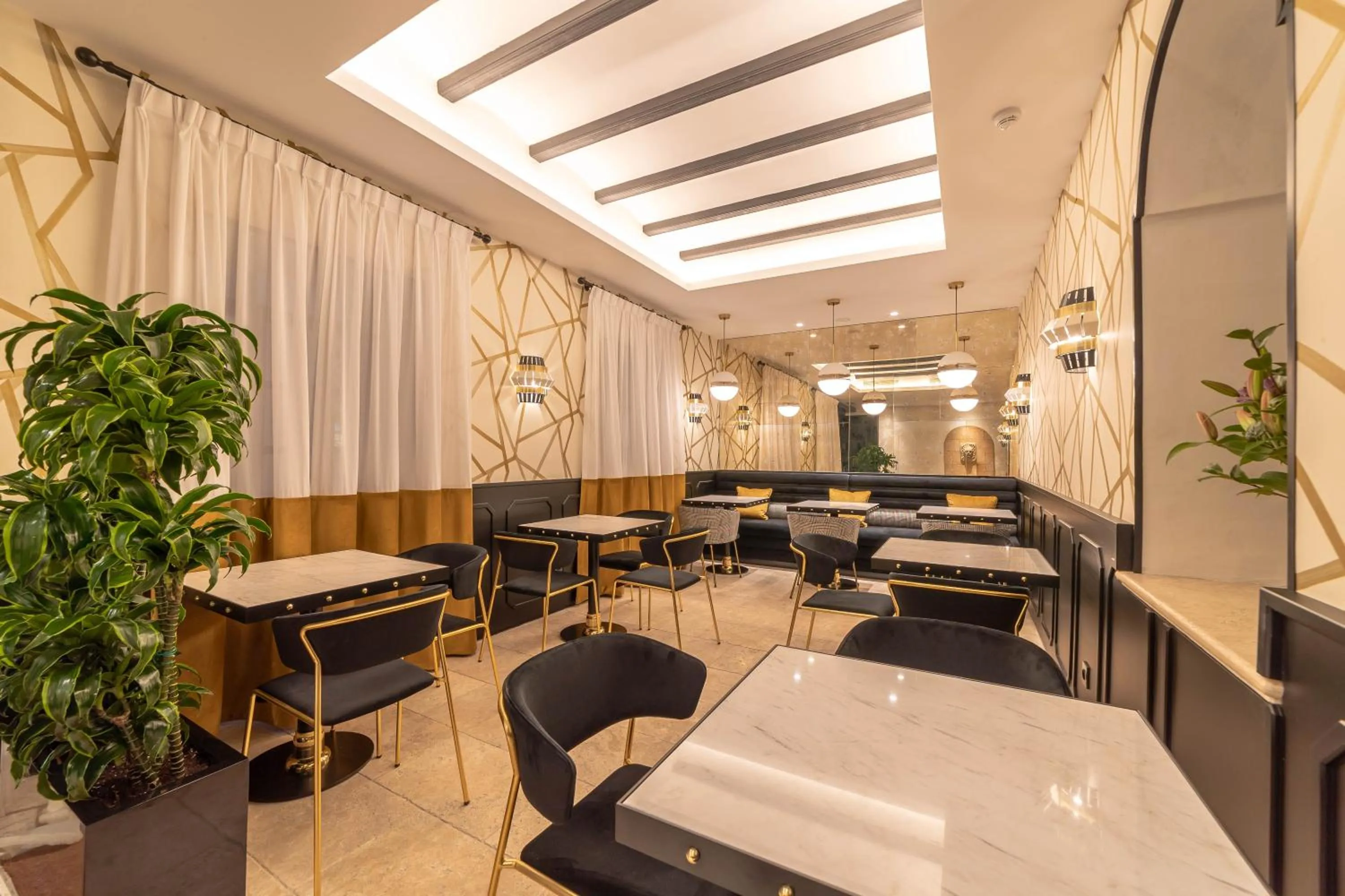 Restaurant/places to eat in Hotel Claude Marbella