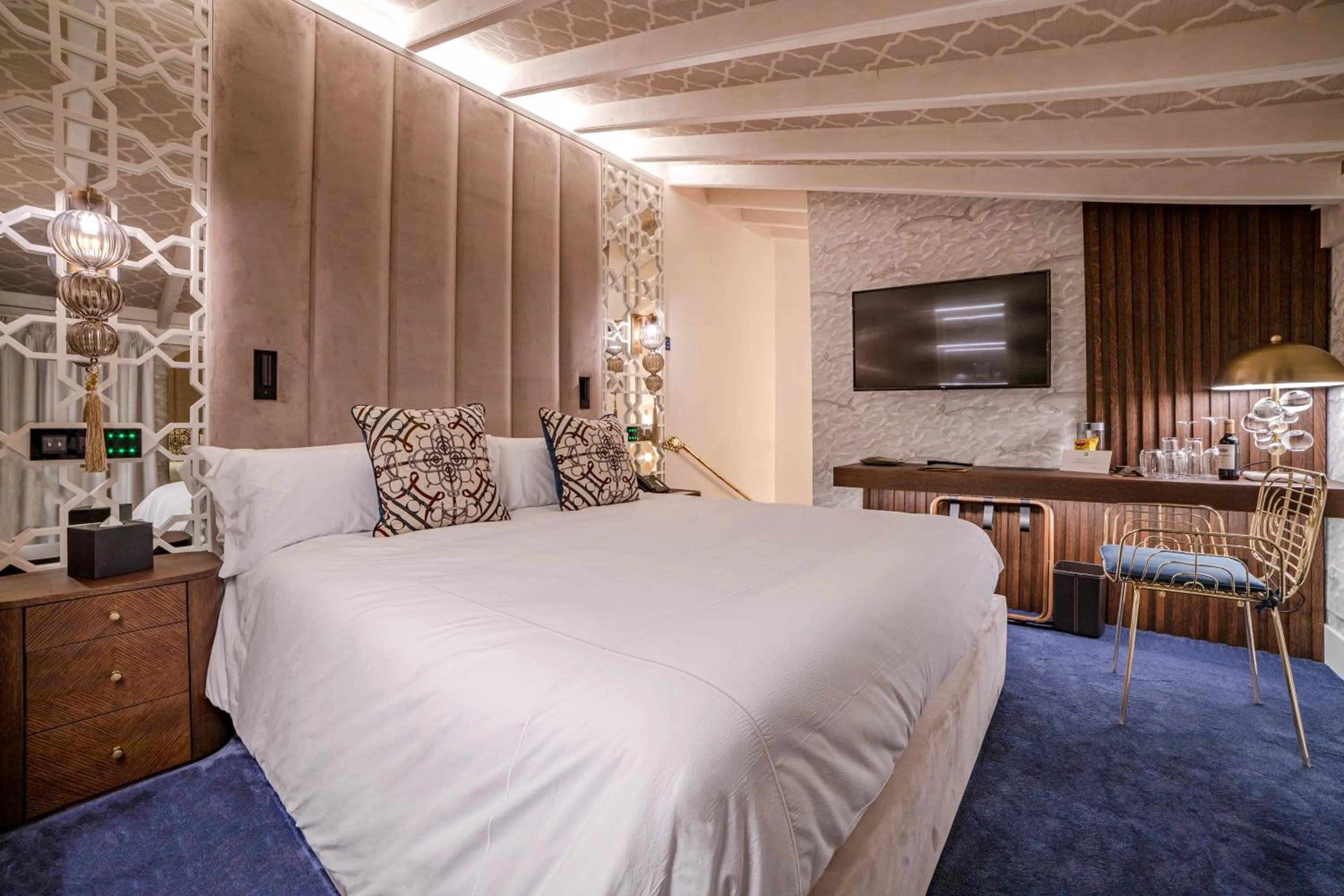 Bed in Hotel Claude Marbella