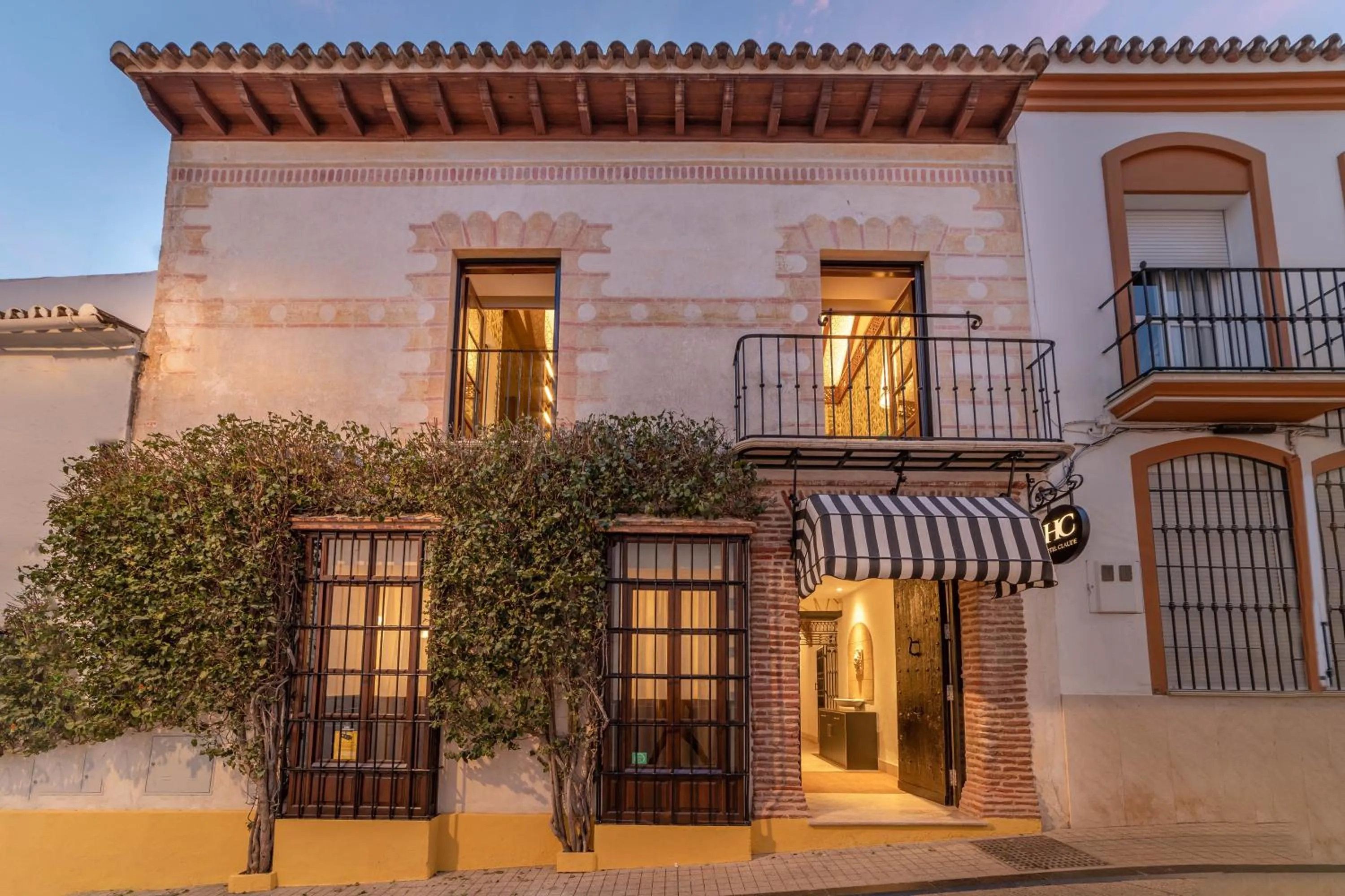 Property building in Hotel Claude Marbella