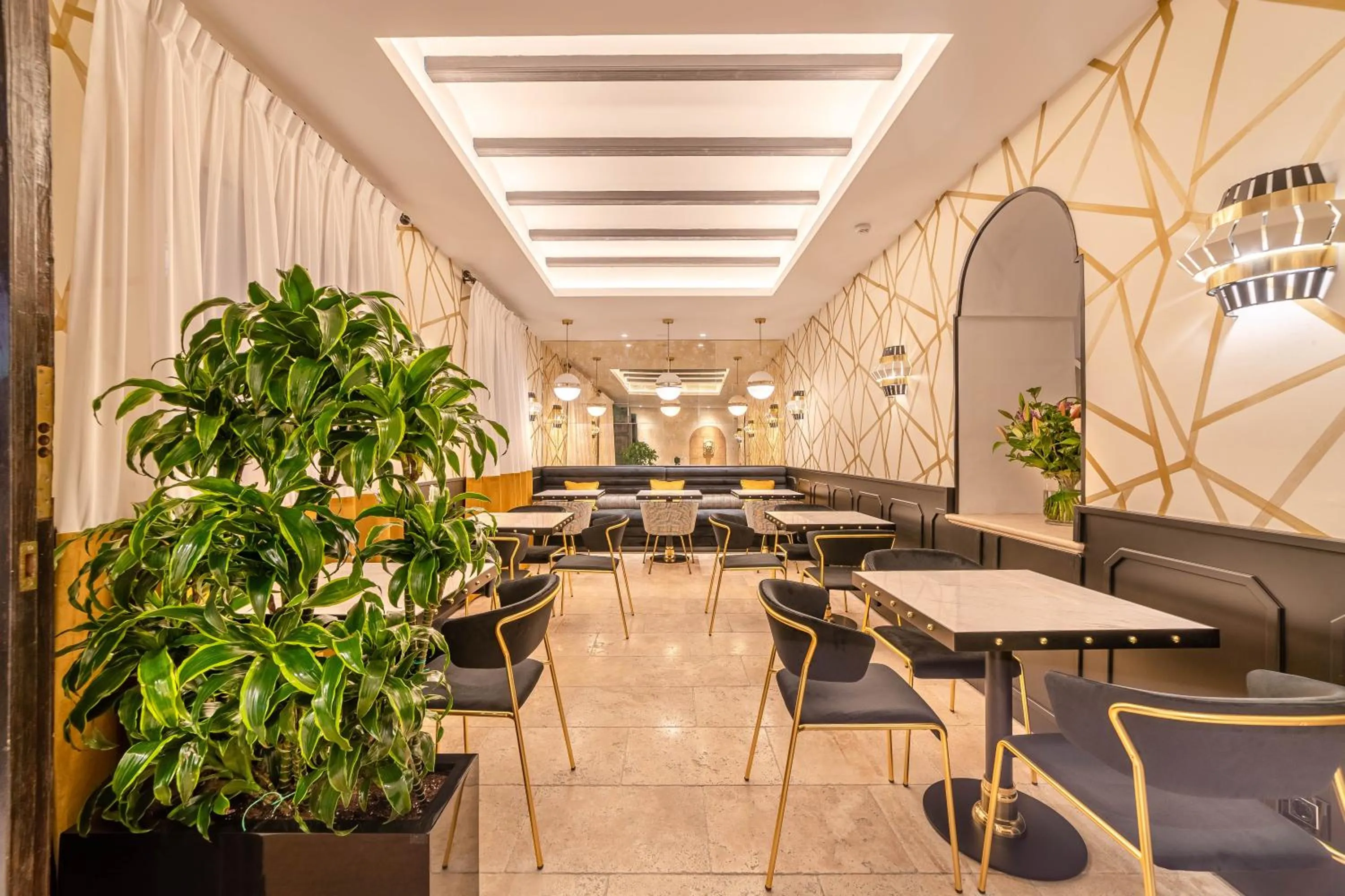 Restaurant/places to eat in Hotel Claude Marbella