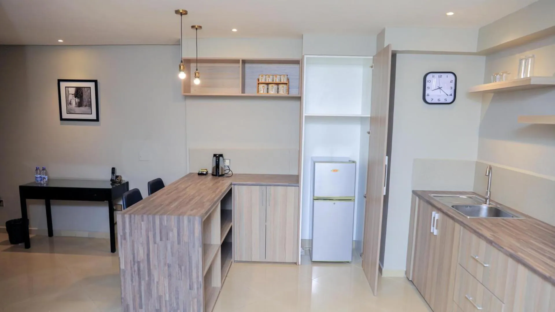 Kitchen or kitchenette in Meilin International Hotel