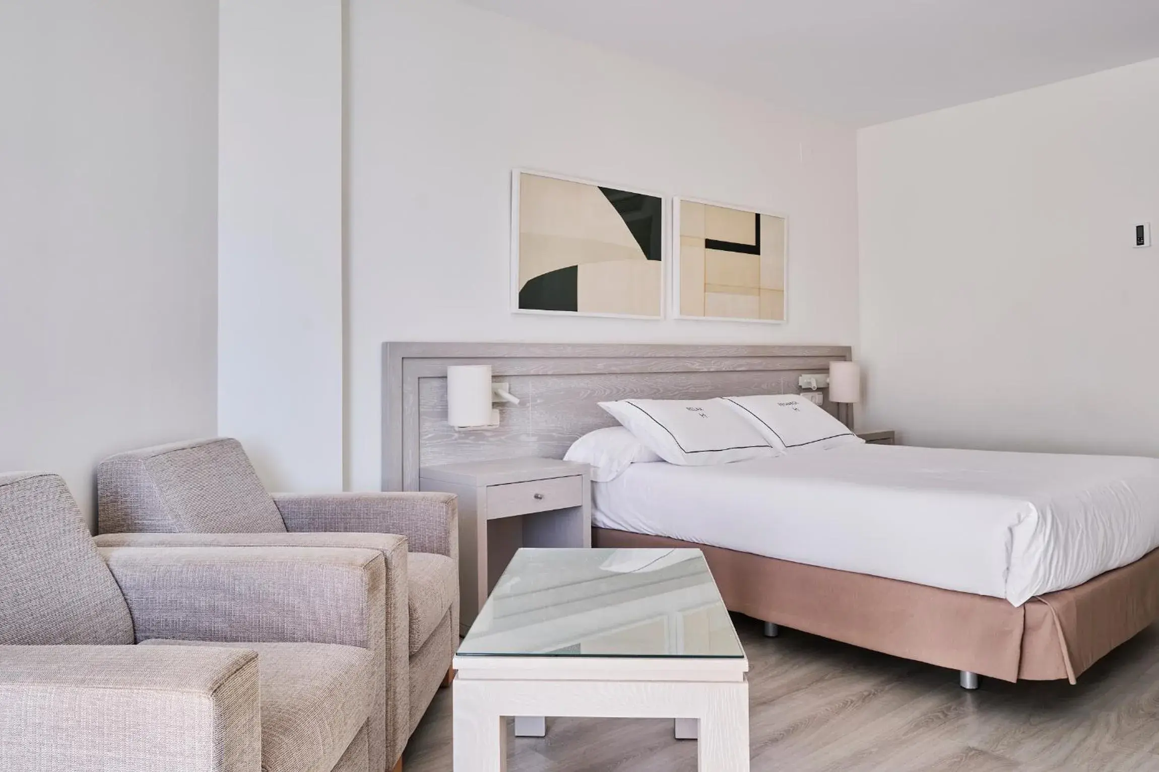 Superior Triple Room with Side Sea View in Hotel Helios Costa Tropical Superior Triple Room with Side Sea View in Hotel Helios Costa Tropical