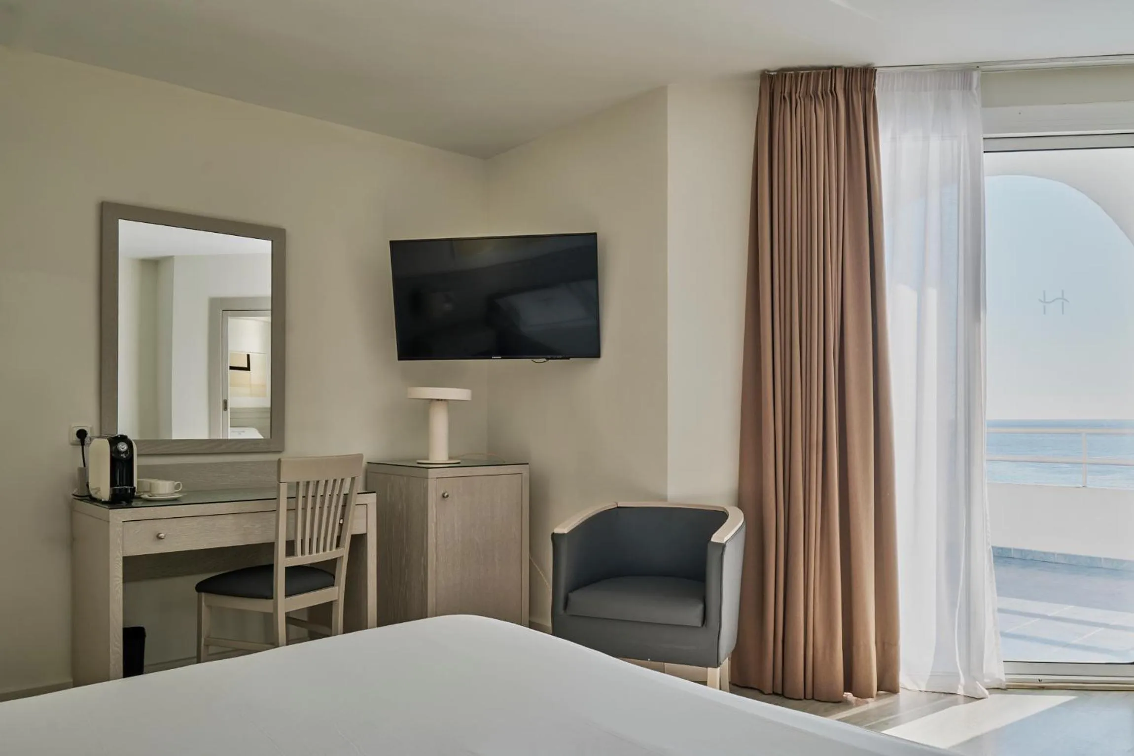 Bedroom, Bed in Hotel Helios Costa Tropical