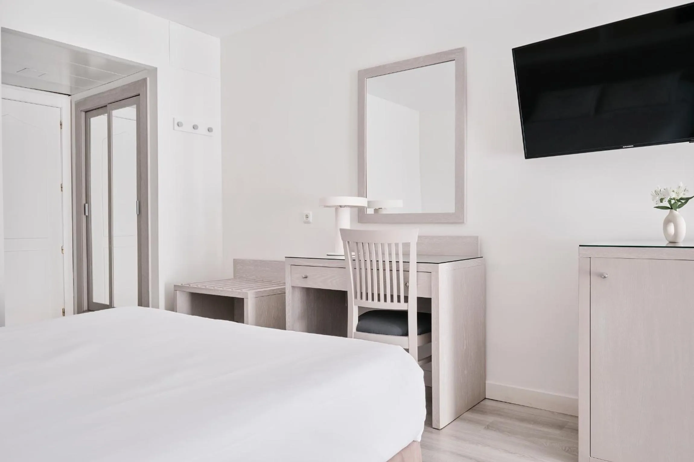 Photo of the whole room, Bed in Hotel Helios Costa Tropical