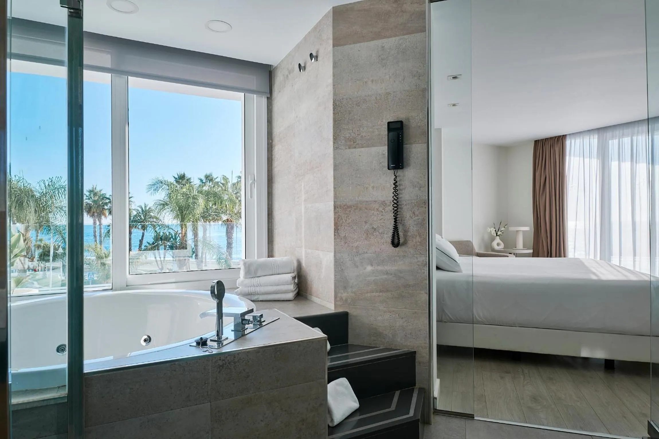 Hot Tub, Bed in Hotel Helios Costa Tropical