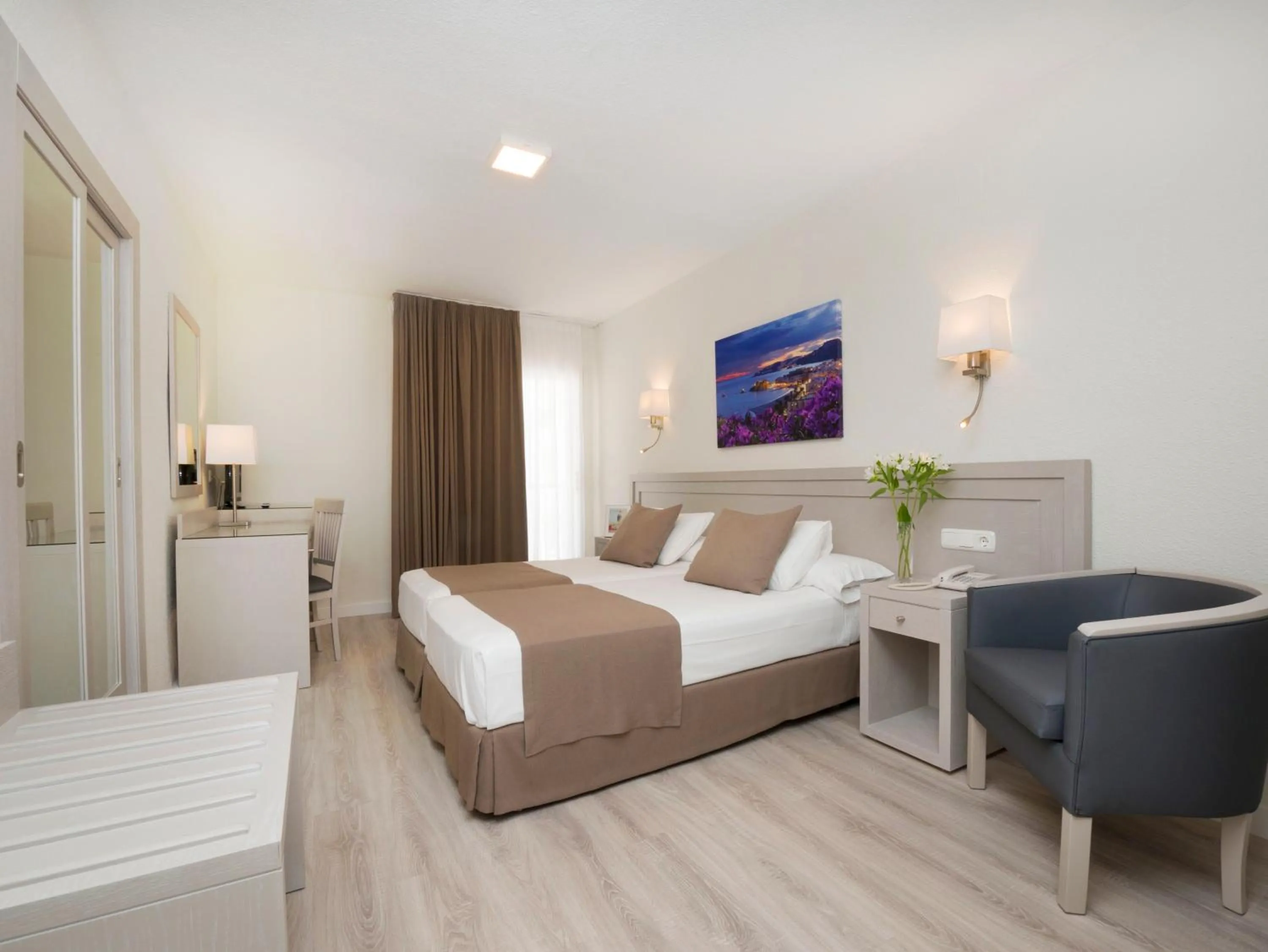 Bedroom, Bed in Hotel Helios Costa Tropical