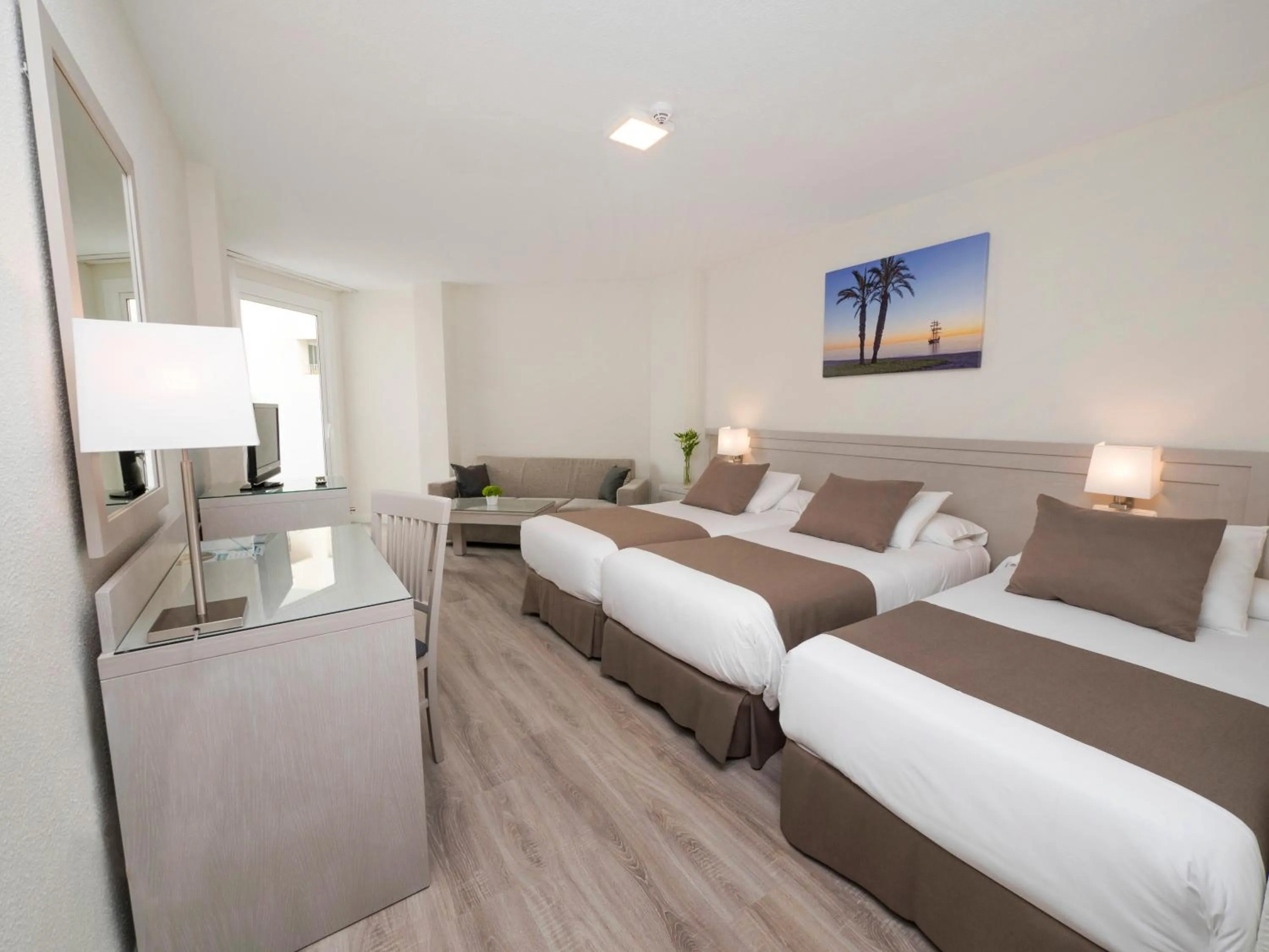 Photo of the whole room, Bed in Hotel Helios Costa Tropical