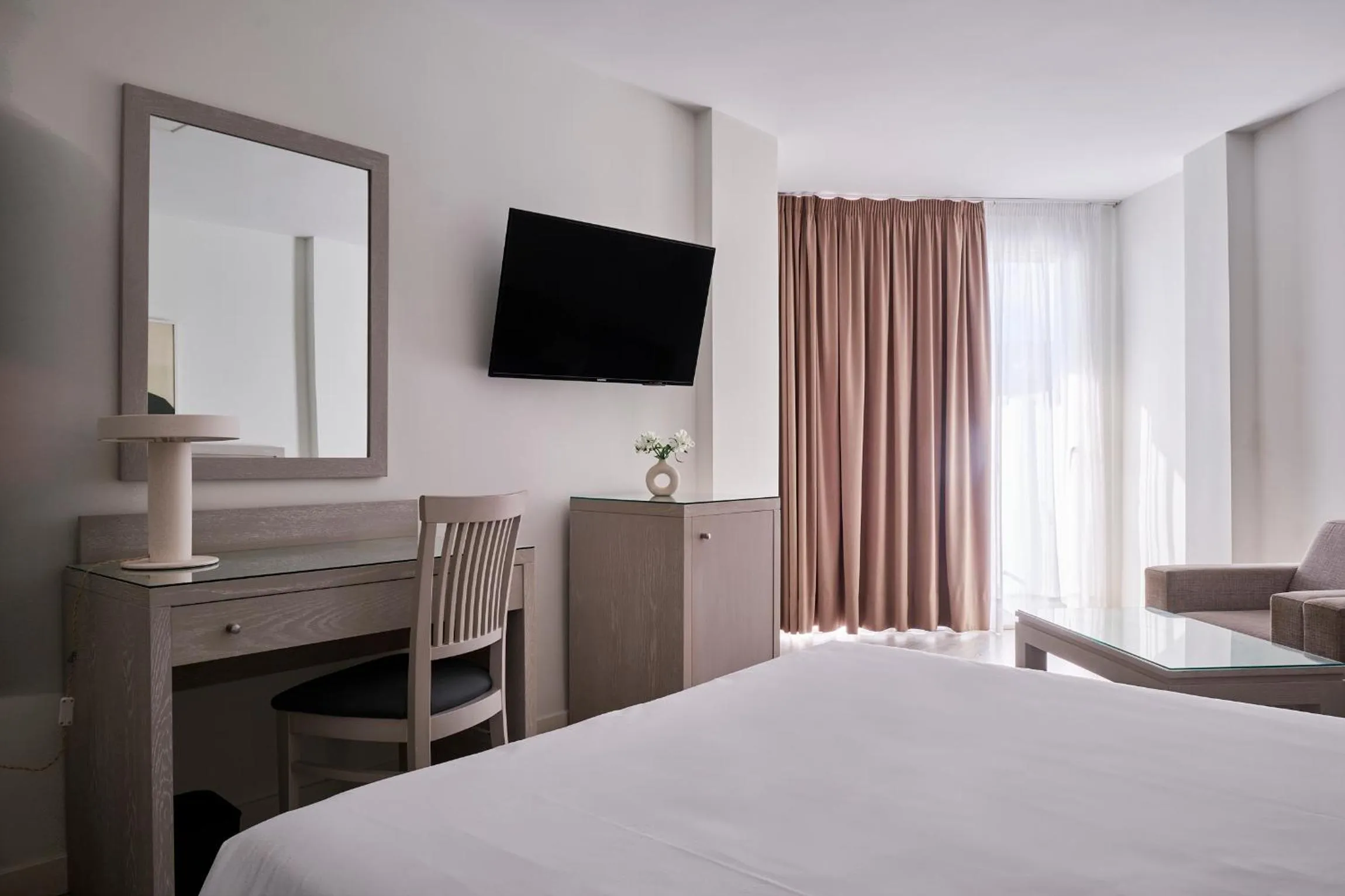 Photo of the whole room, Bed in Hotel Helios Costa Tropical