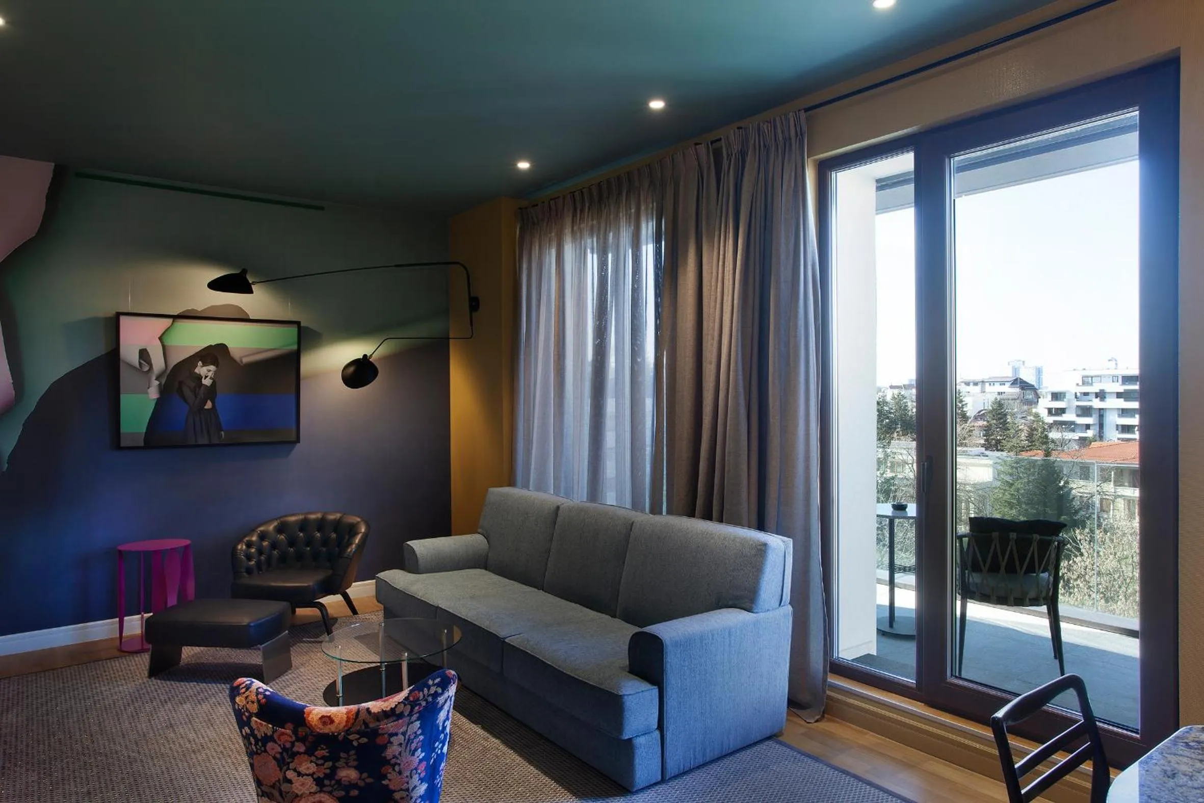 TV and multimedia in Room 12