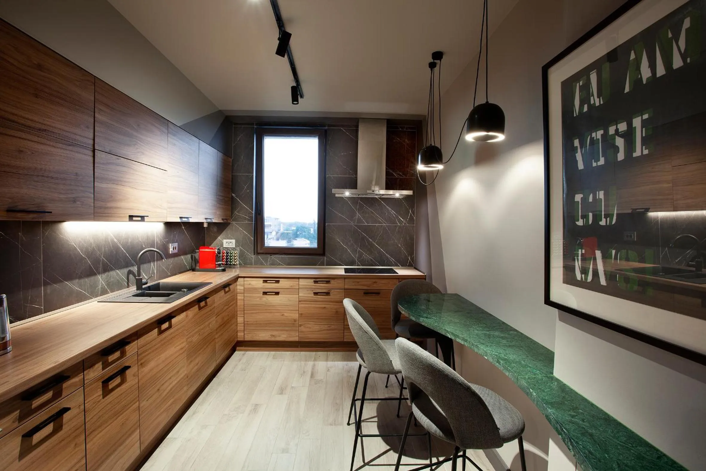 Kitchen or kitchenette in Room 12