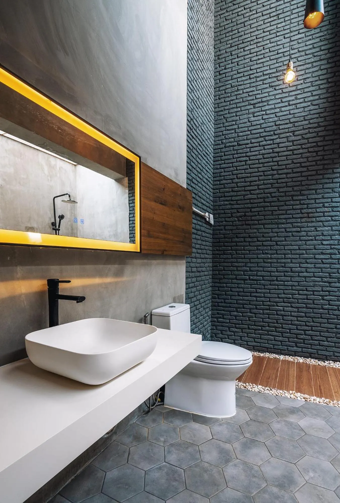 Toilet in The Bloc @ Sea