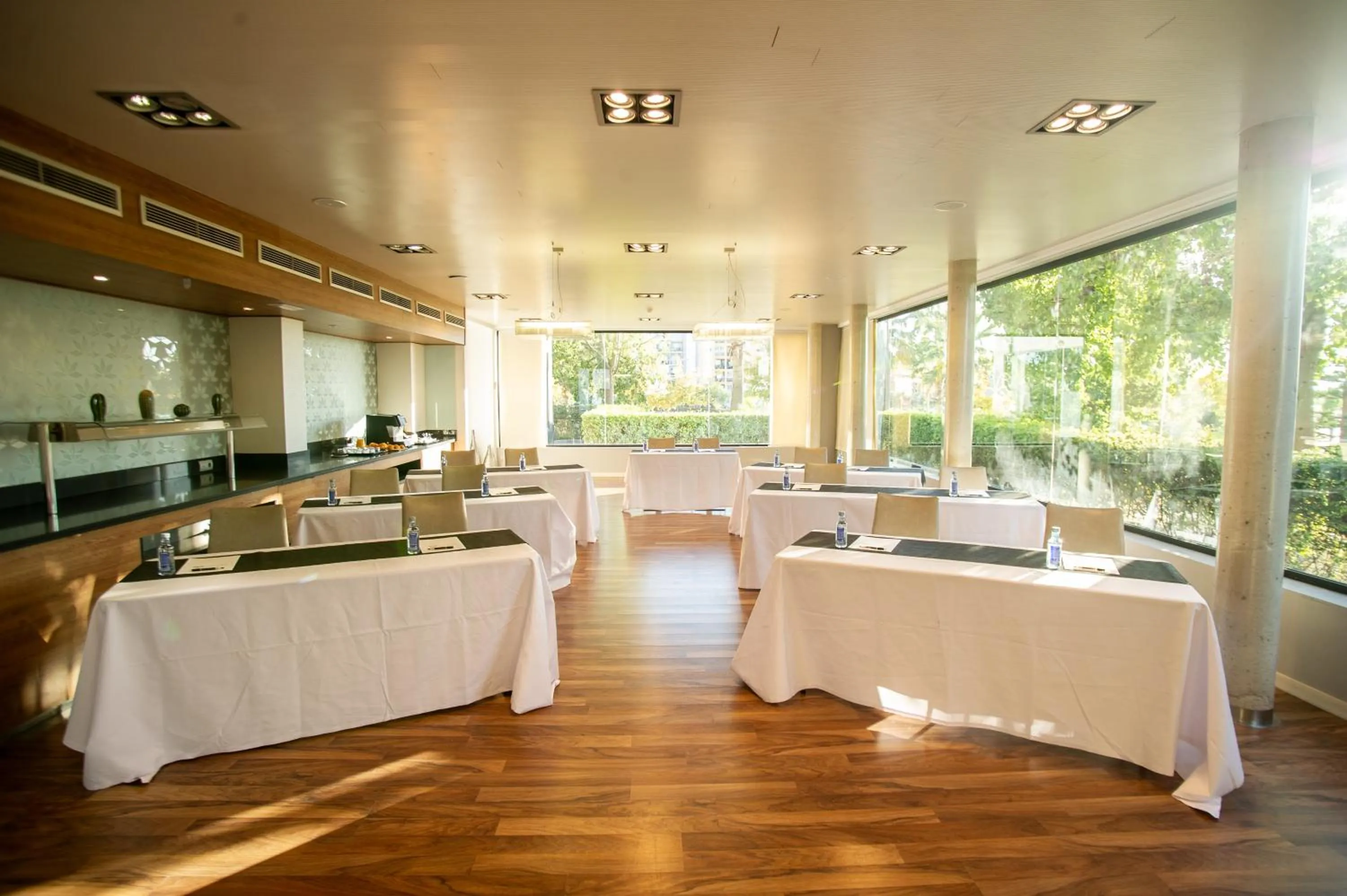 Meeting/conference room in AZZ Valencia Táctica Hotel