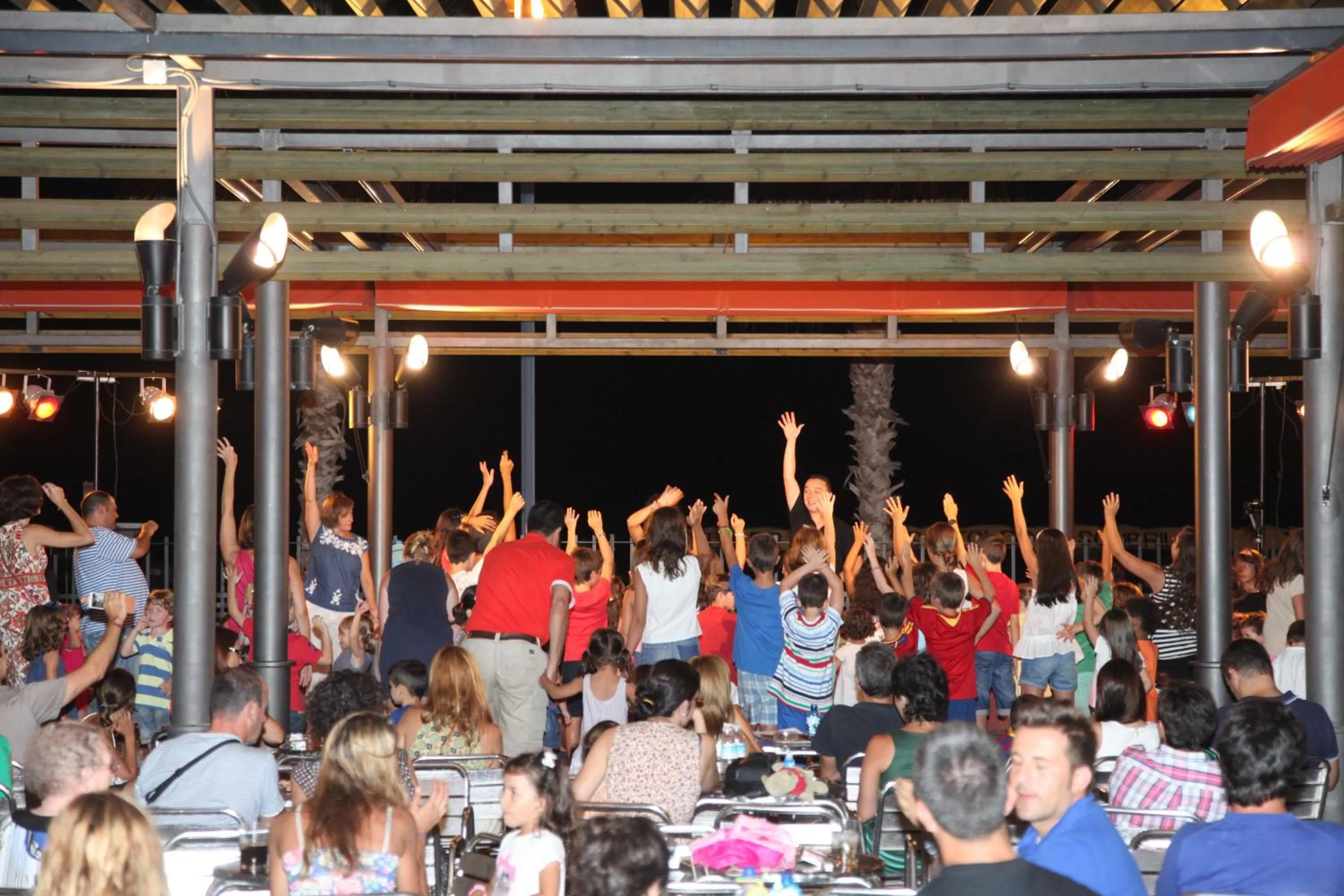 Evening entertainment in Hotel Acuazul