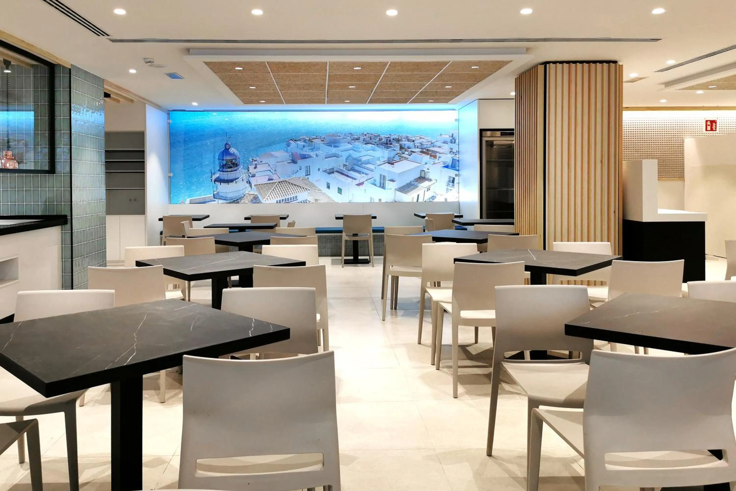 Restaurant/places to eat in Aparthotel Acualandia