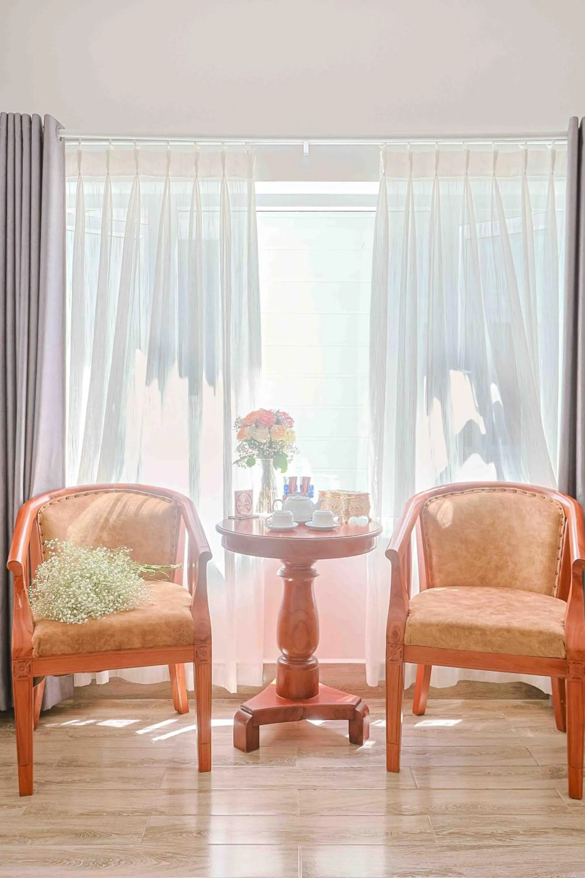 Seating area in Cherry Luxury Hotel