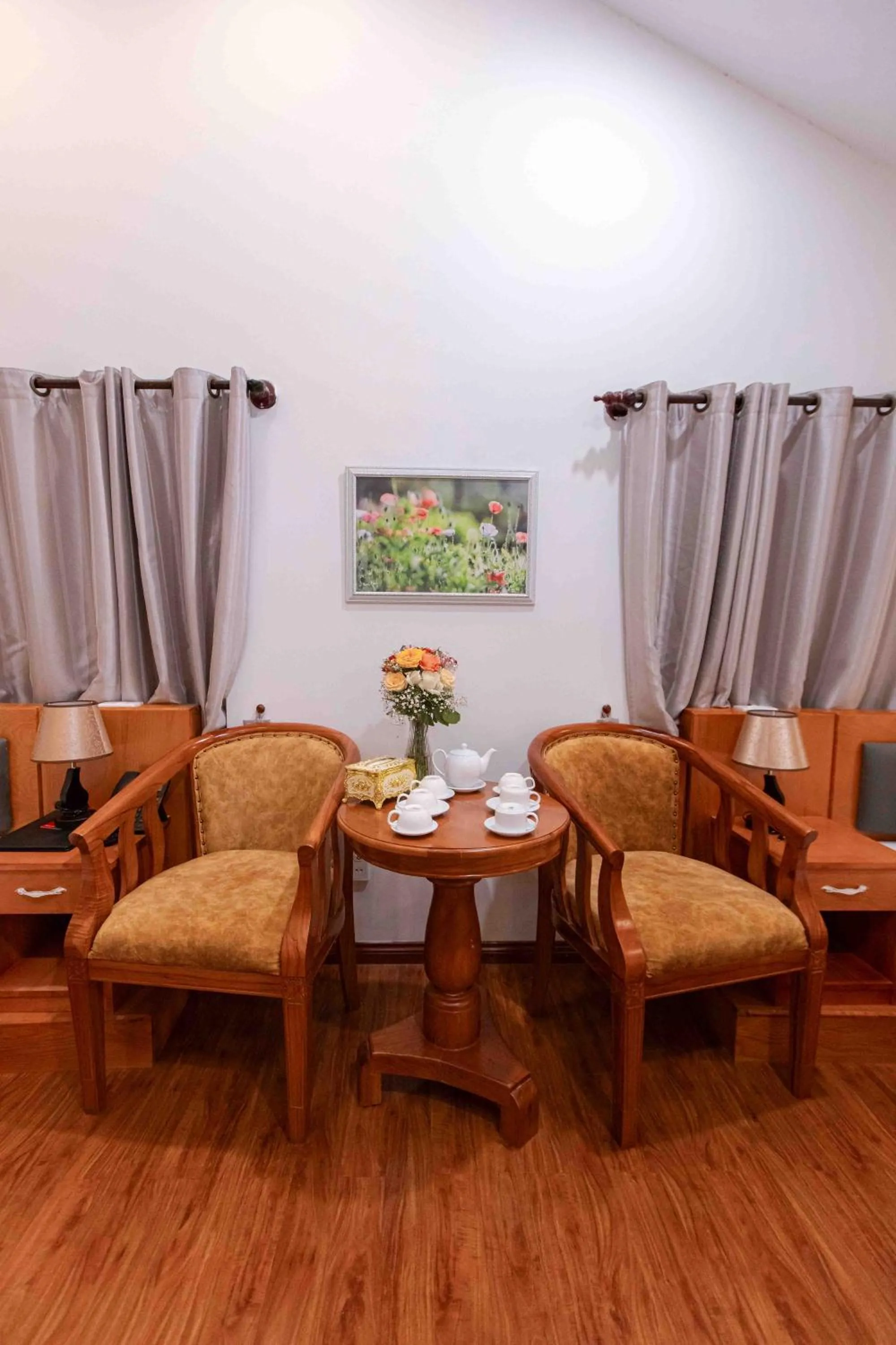 Seating area in Cherry Luxury Hotel