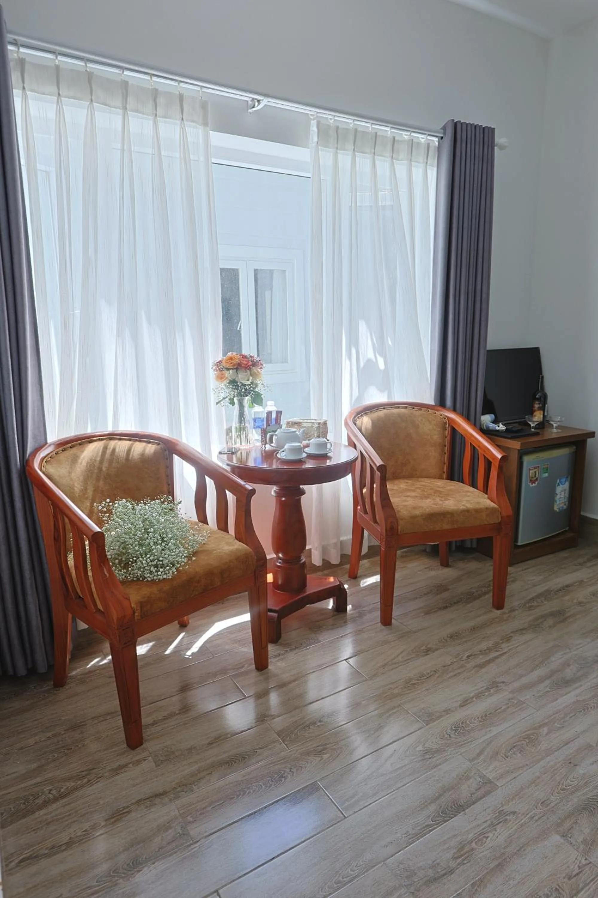 Seating area in Cherry Luxury Hotel