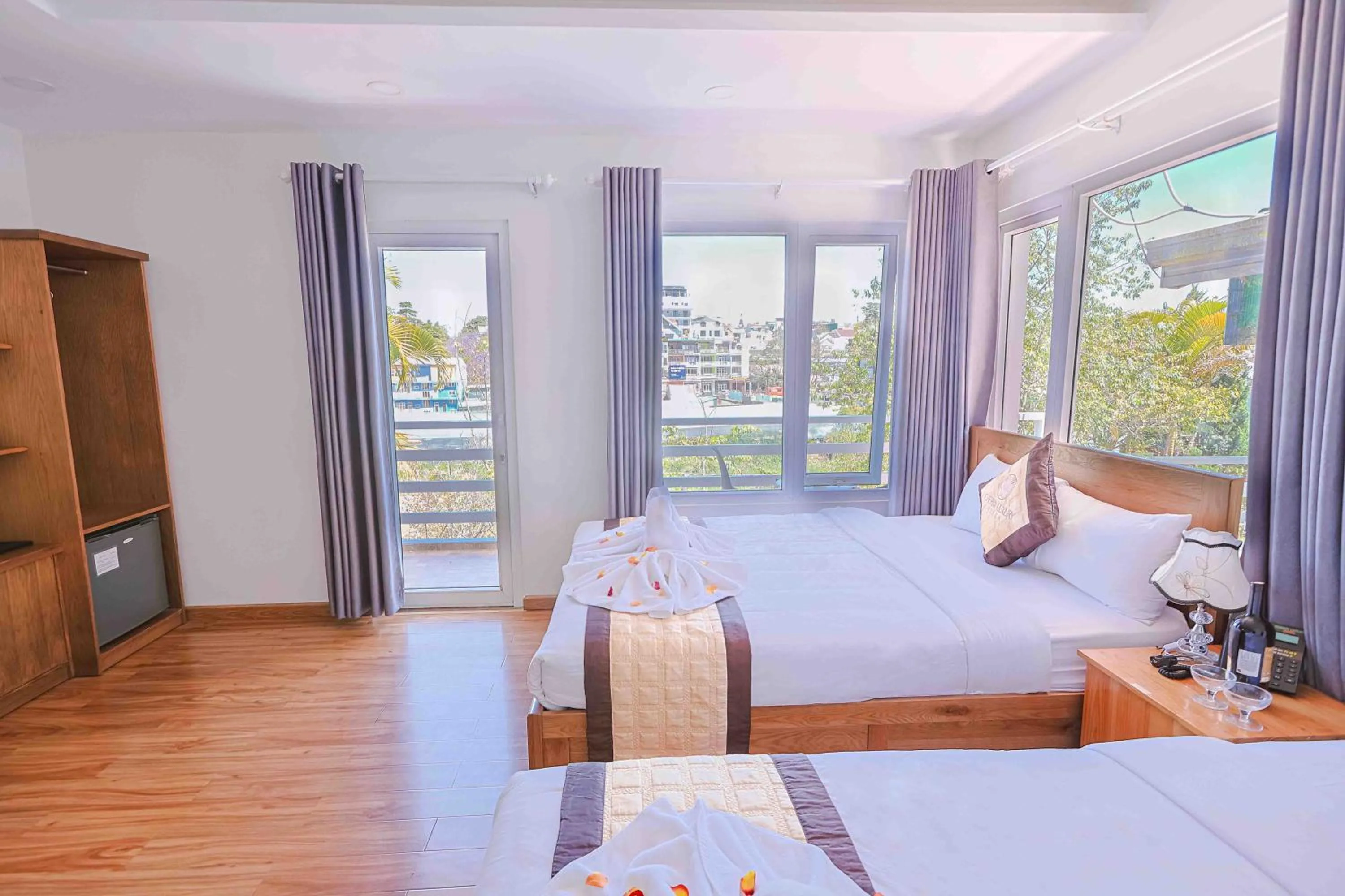 Bedroom, Bed in Cherry Luxury Hotel