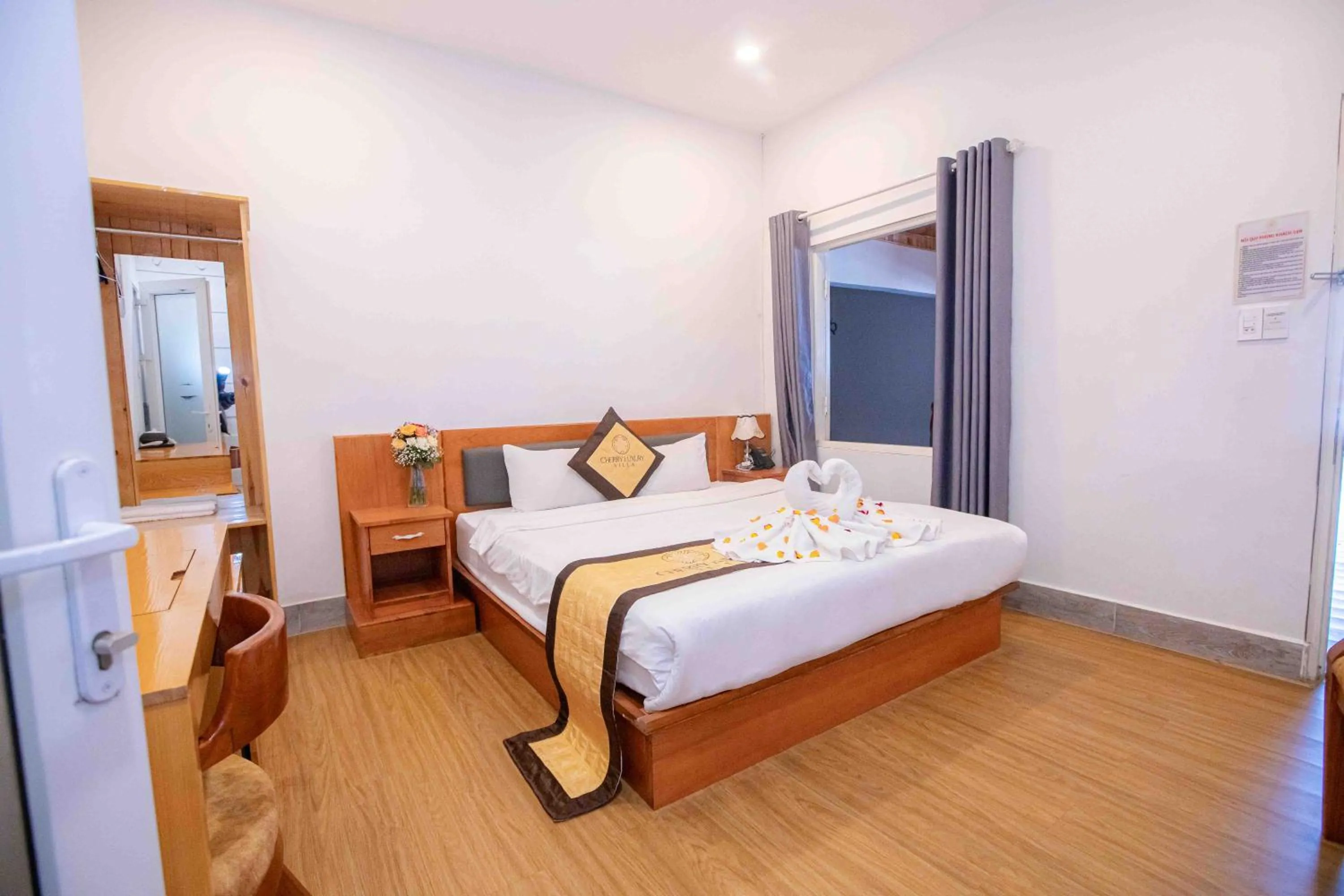 Bedroom, Bed in Cherry Luxury Hotel