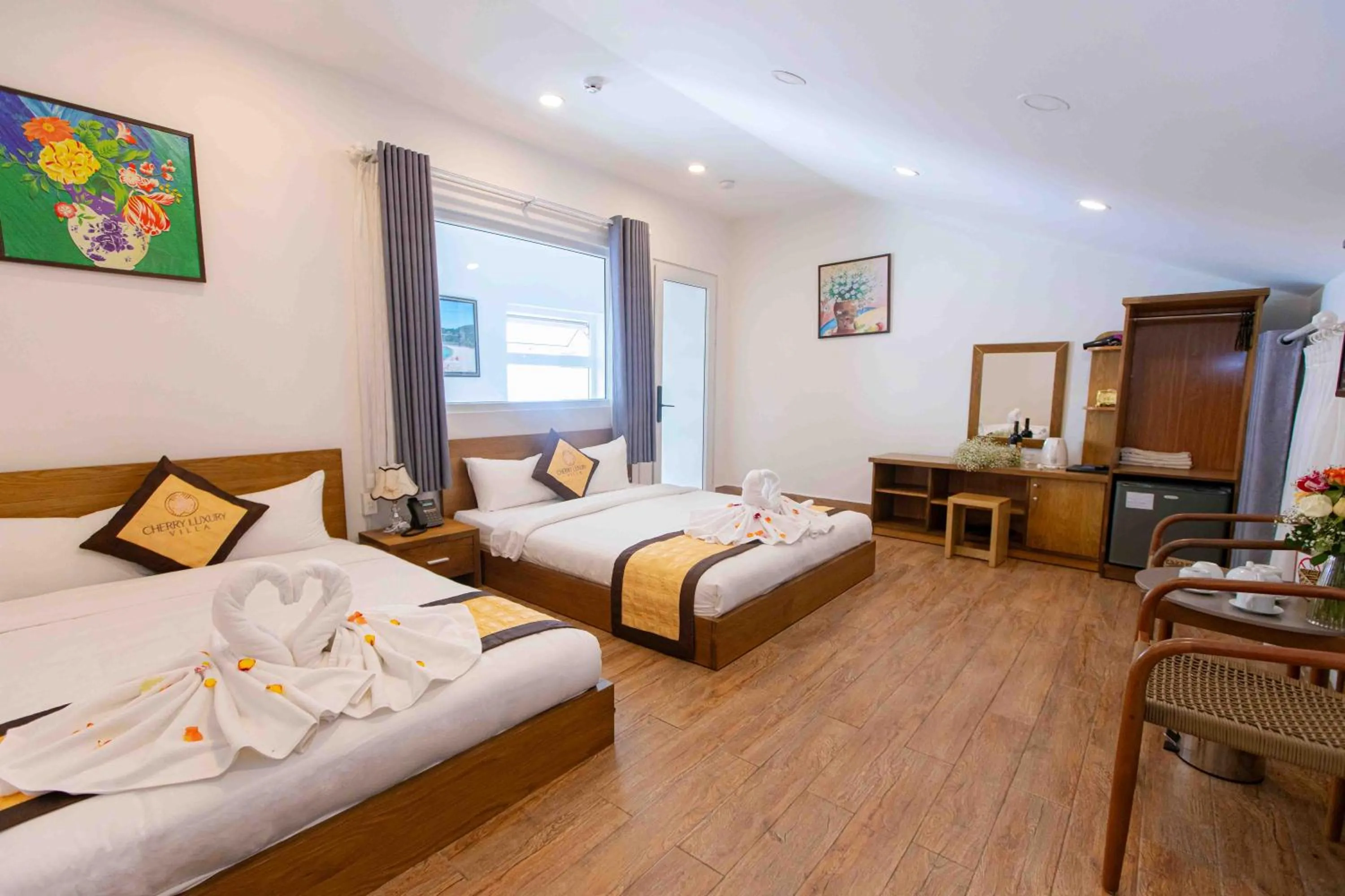 Bedroom, Bed in Cherry Luxury Hotel