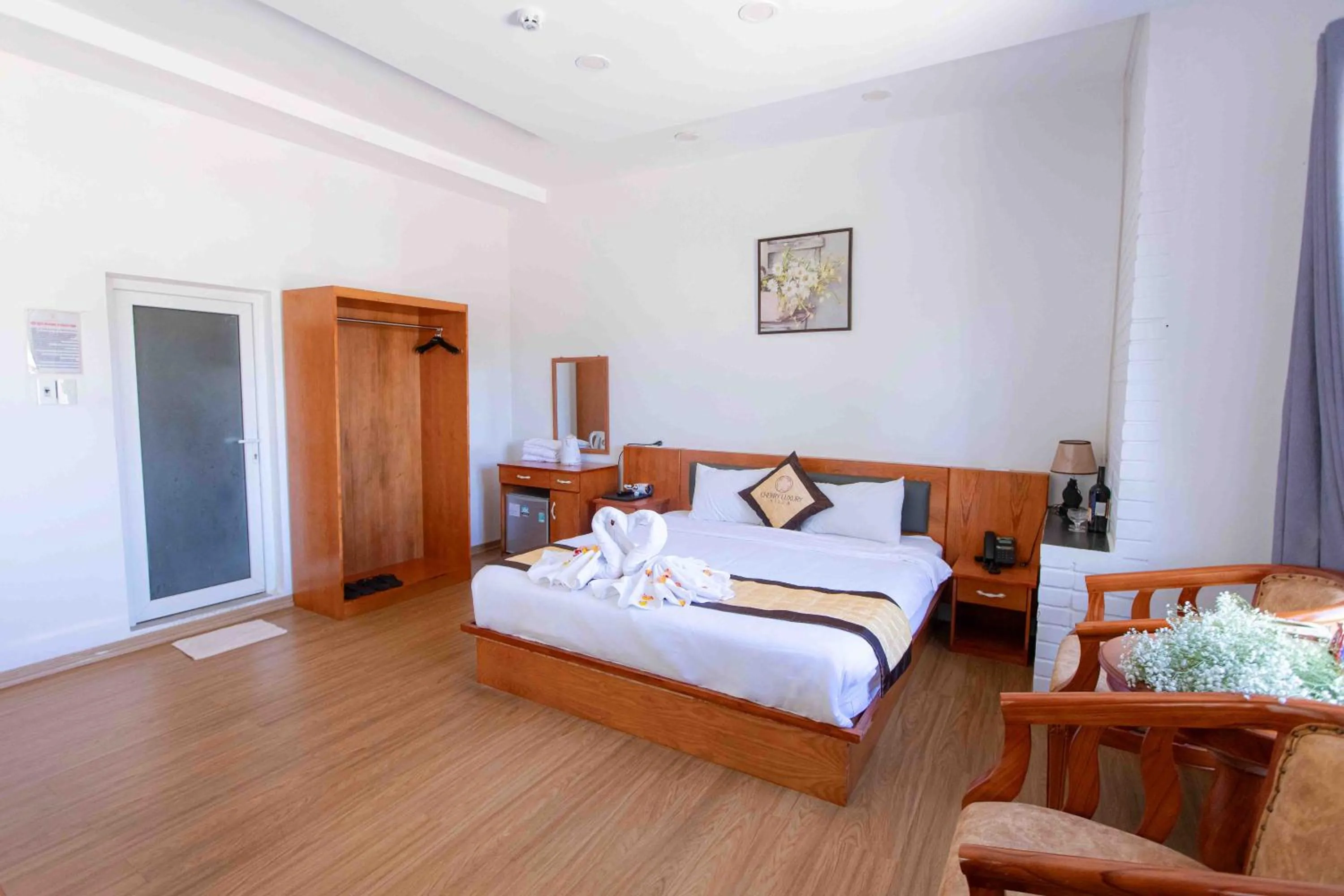 Bedroom, Bed in Cherry Luxury Hotel