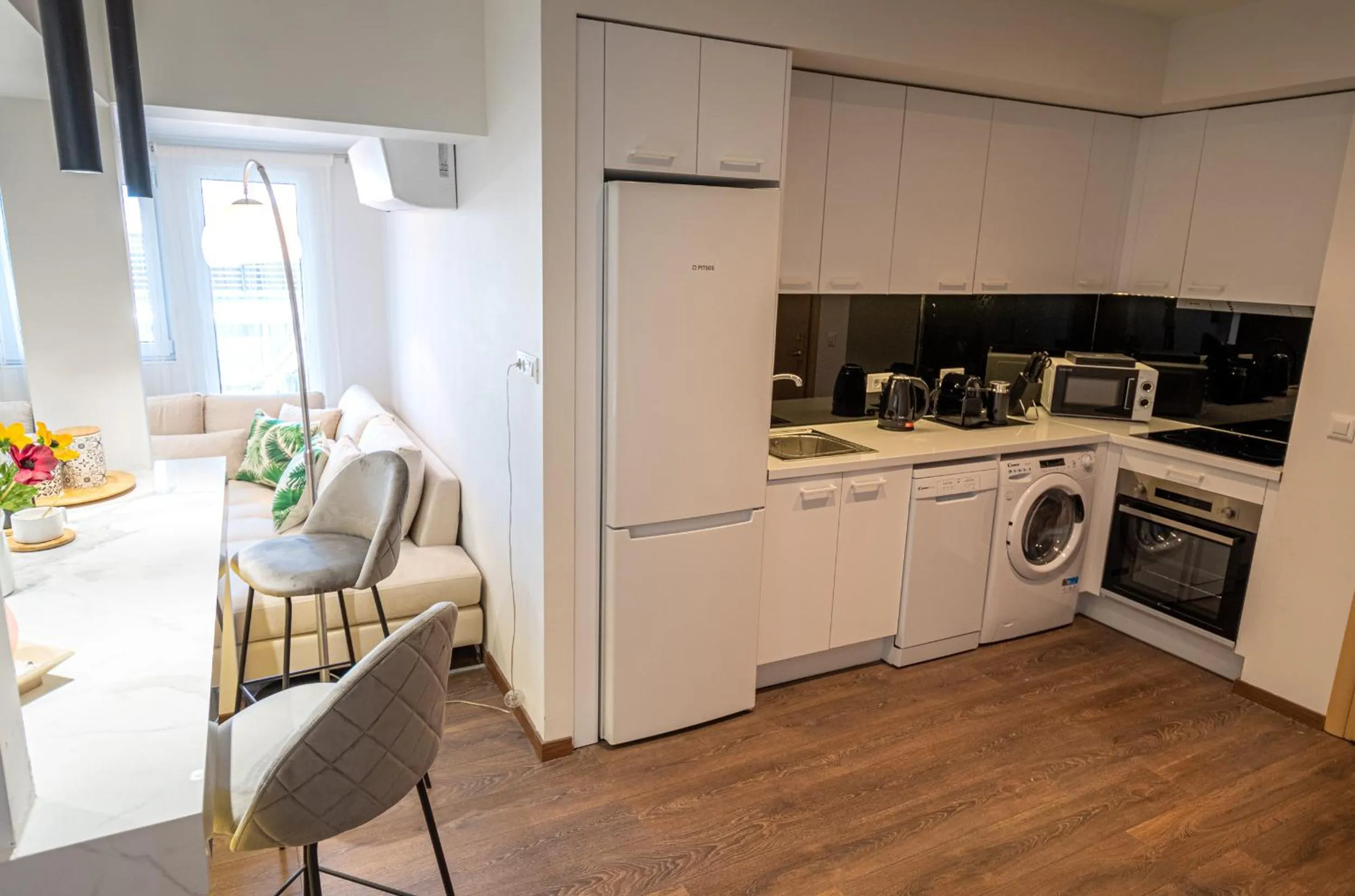 Kitchen/Kitchenette in Lydia Hotel