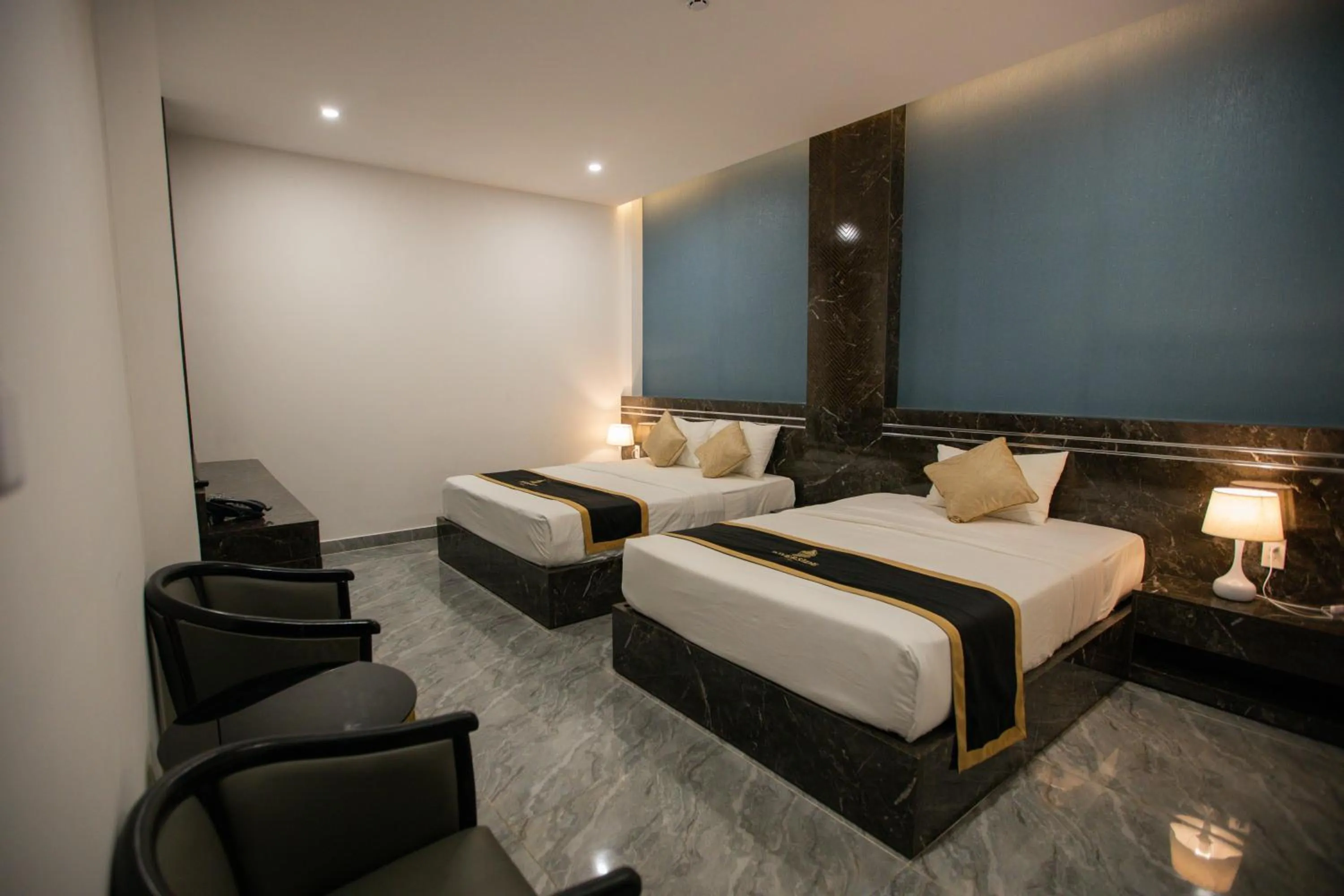 Photo of the whole room, Bed in Riverside 1 Hotel