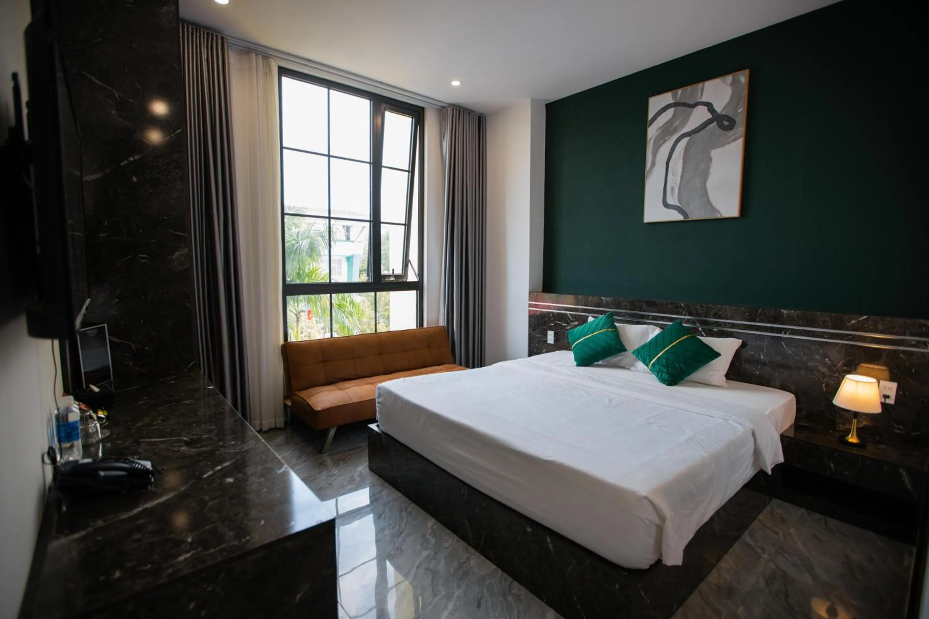 Photo of the whole room, Bed in Riverside 1 Hotel