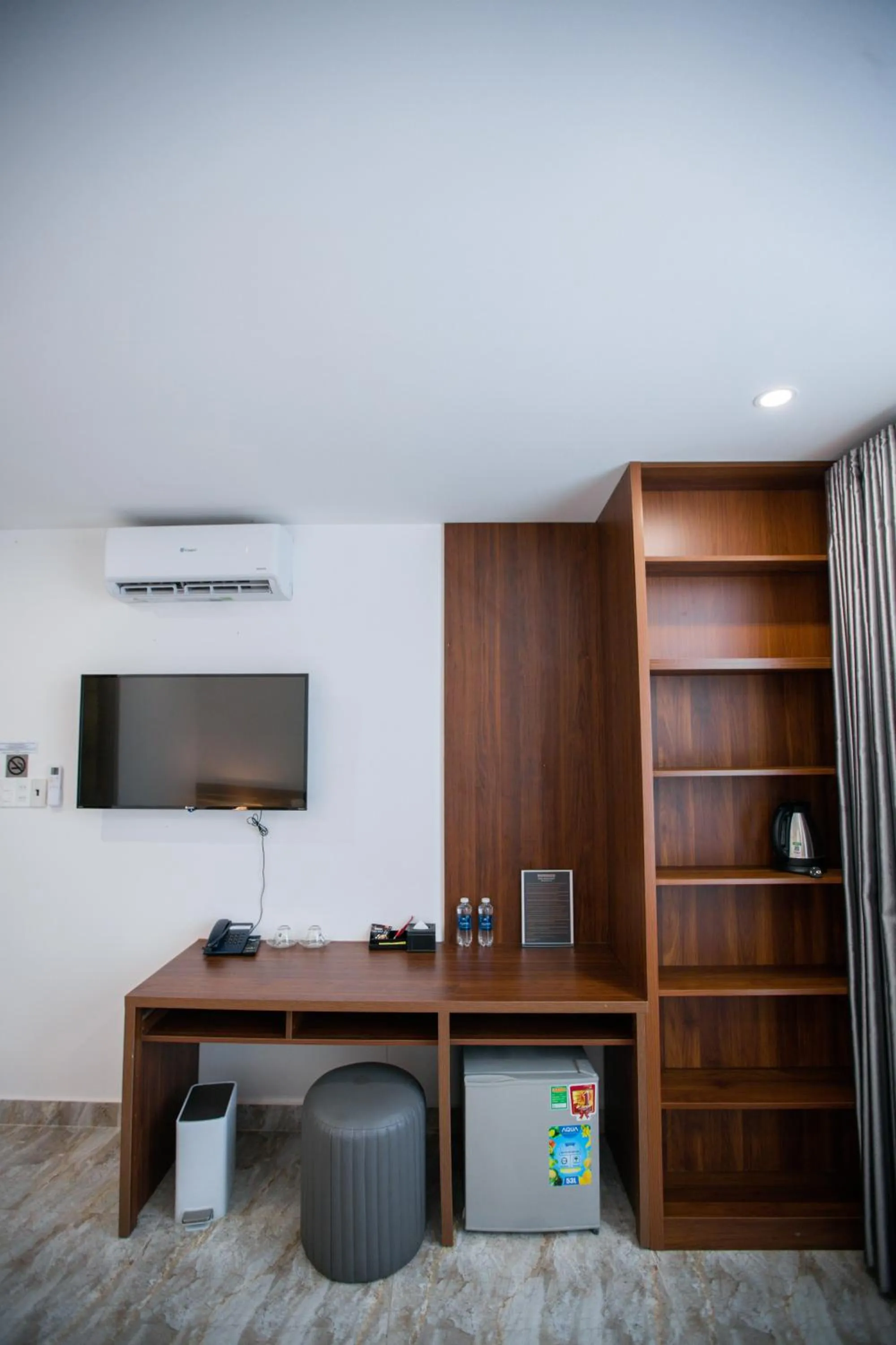 hair dresser in Riverside 1 Hotel