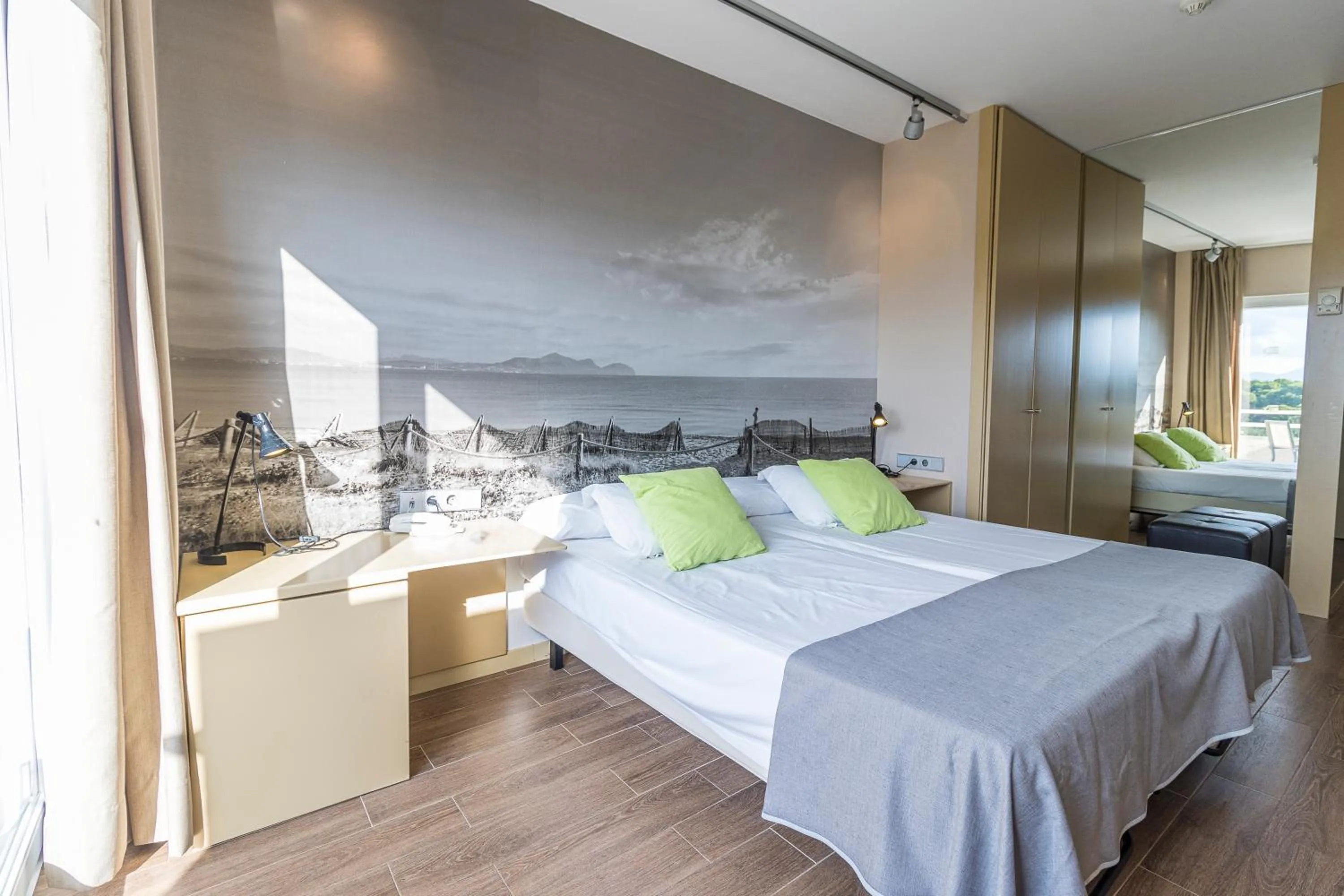 Photo of the whole room, Bed in Eix Platja Daurada Hotel & SPA