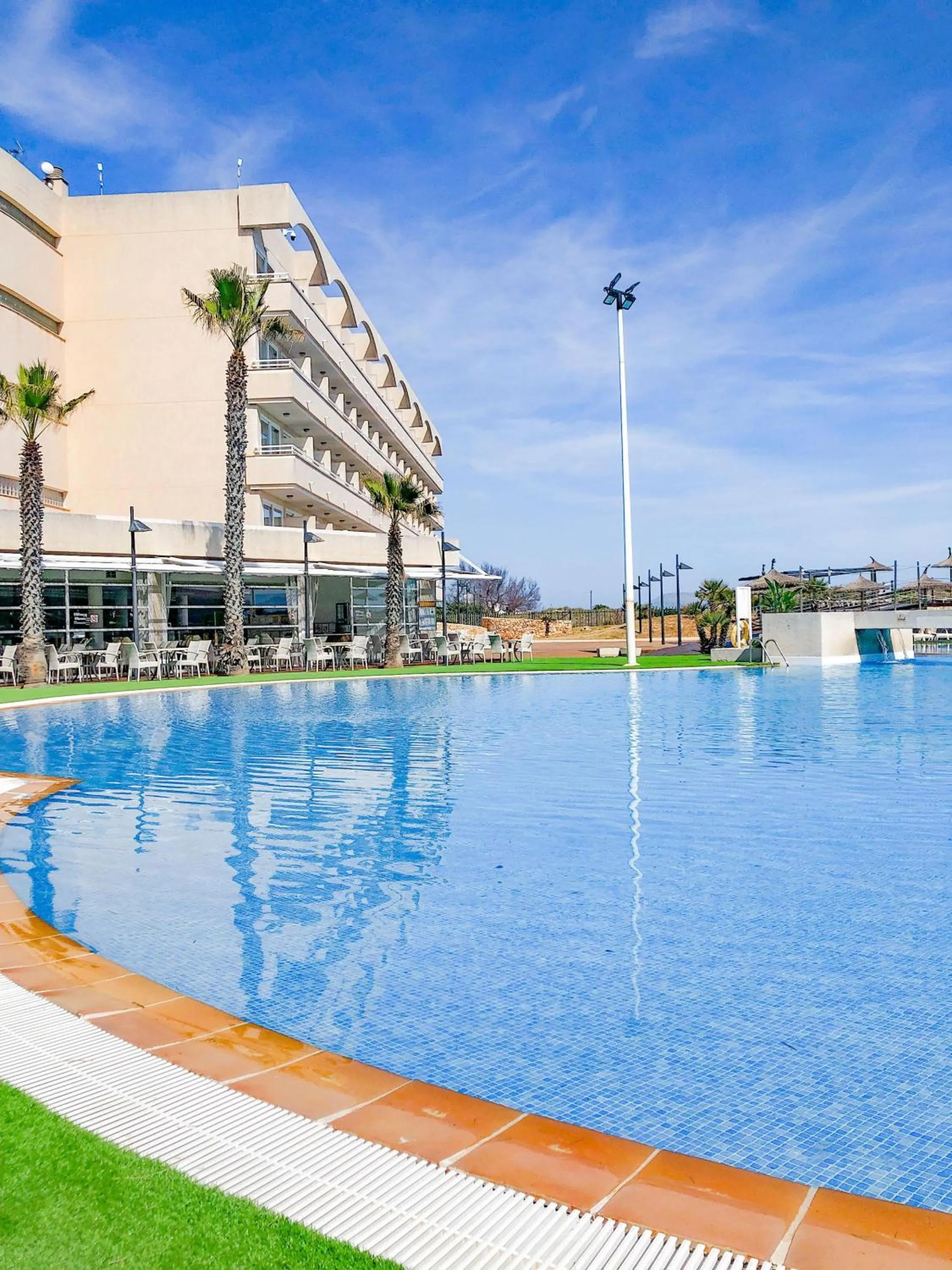 Swimming pool in Eix Platja Daurada Hotel & SPA