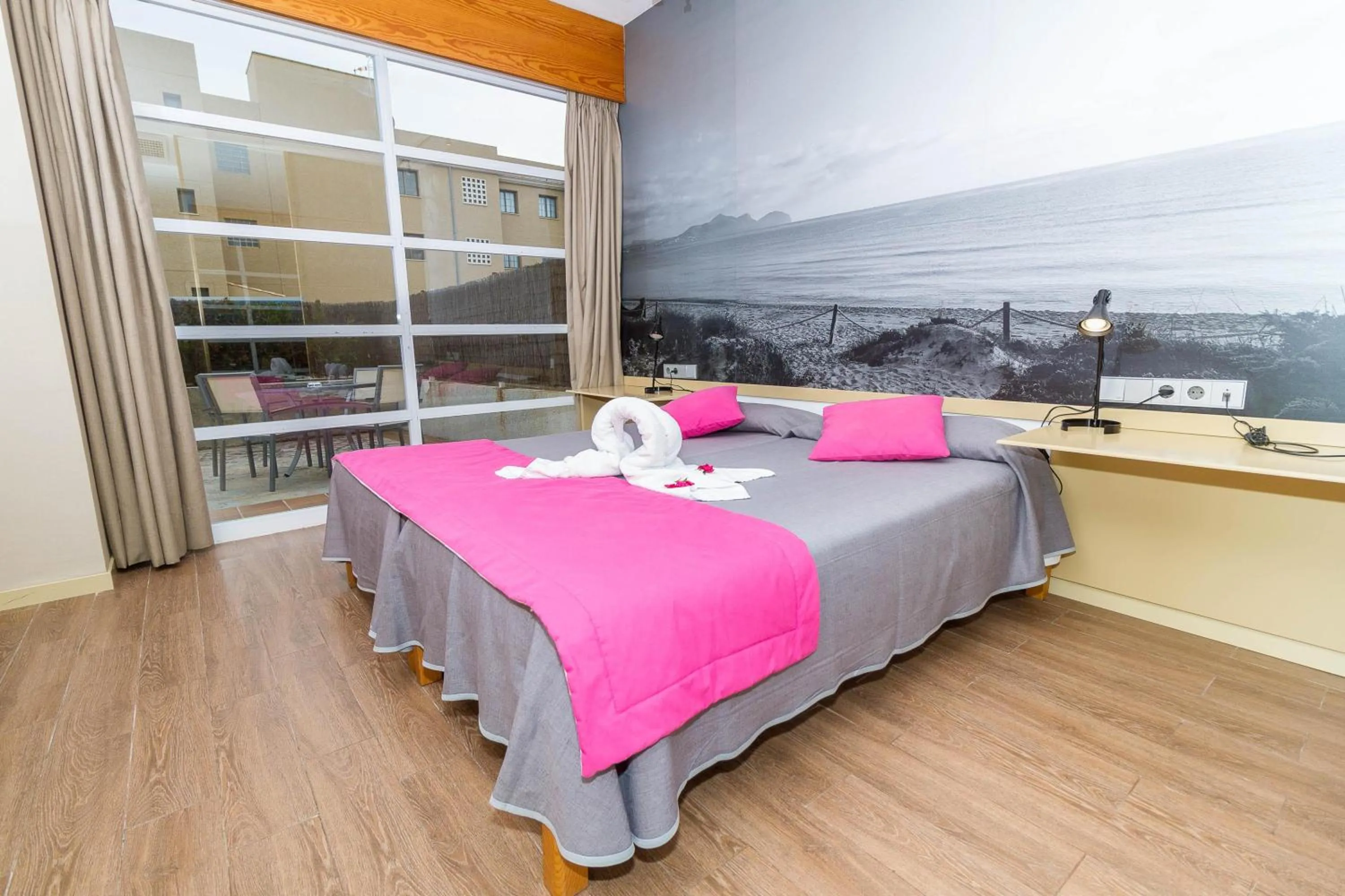 Photo of the whole room, Bed in Eix Platja Daurada Hotel & SPA