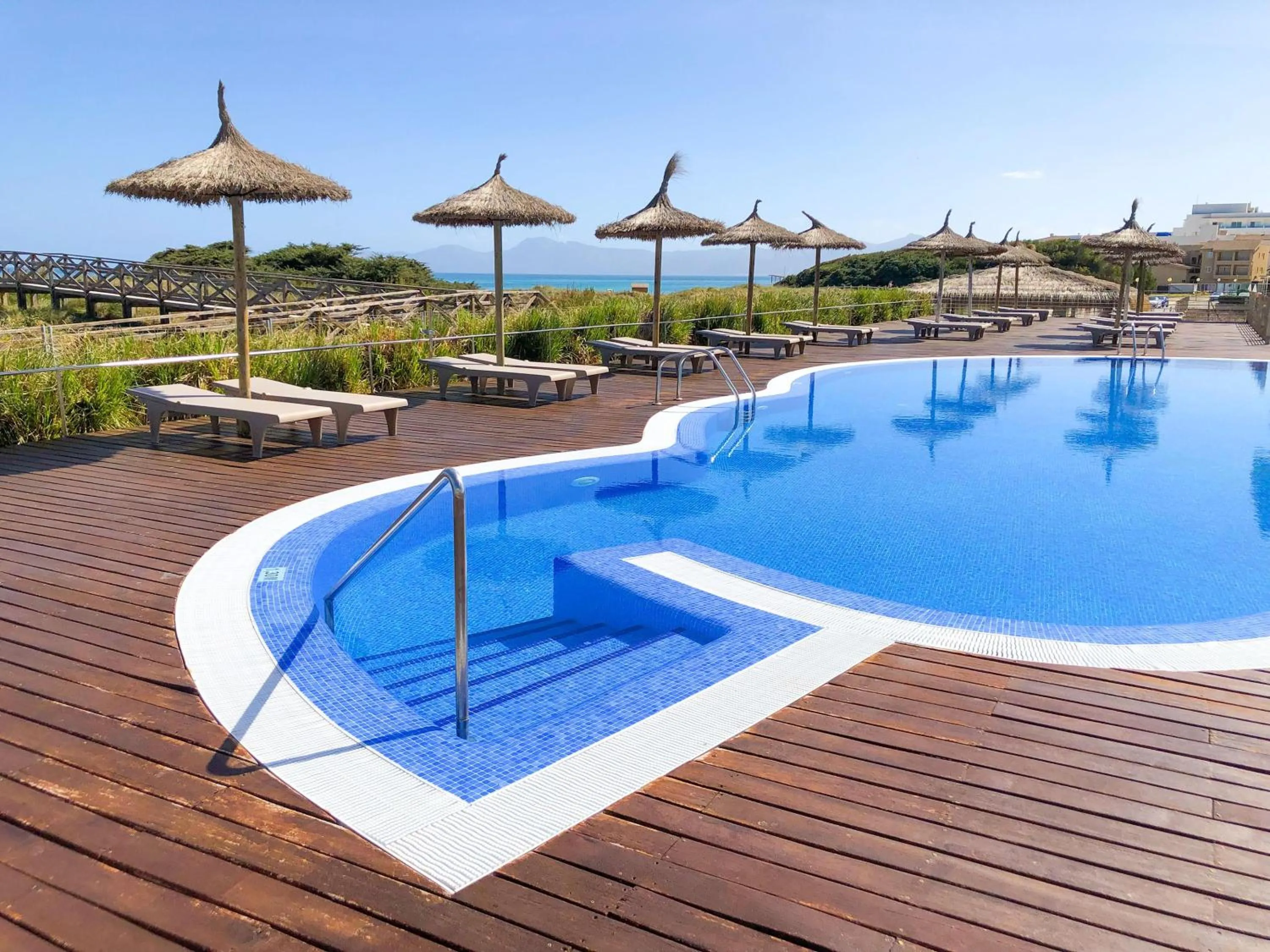 Swimming pool in Eix Platja Daurada Hotel & SPA